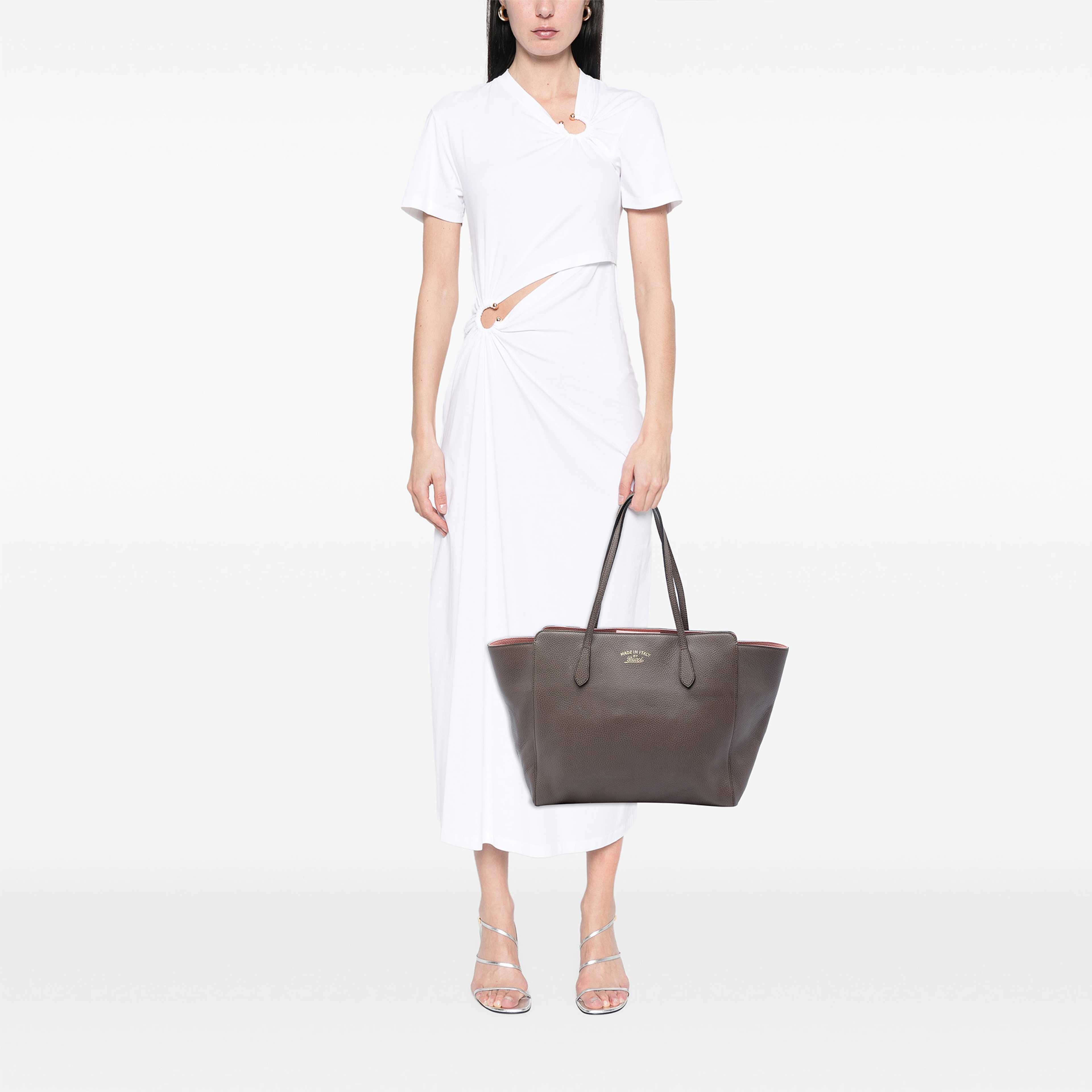 Gucci Medium Calfskin Swing Tote, från Luxclusif, i färgen brun. Klicka för att öppna bilden i stort format