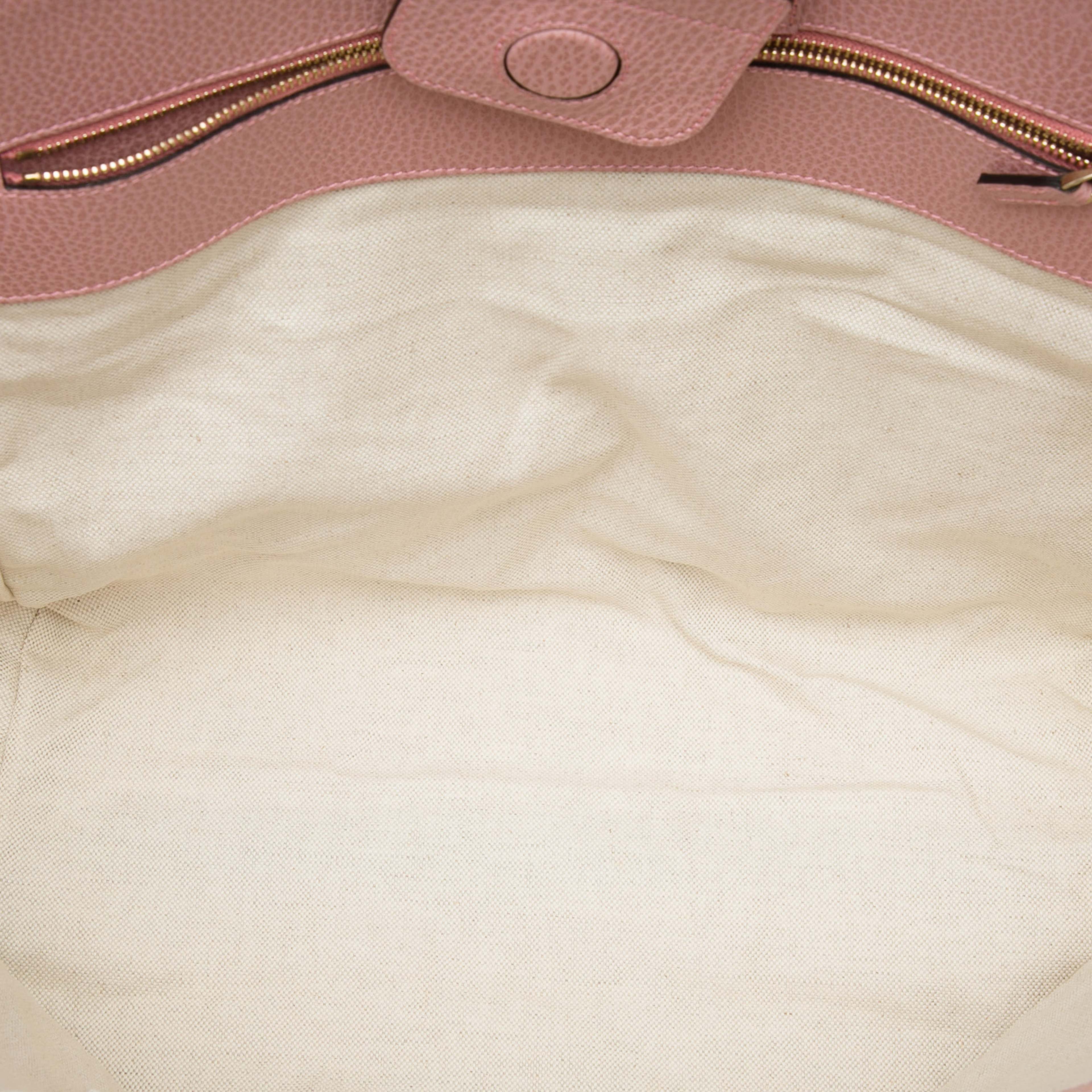 Gucci Medium Calfskin Swing Tote, från Luxclusif, i färgen brun. Klicka för att öppna bilden i stort format