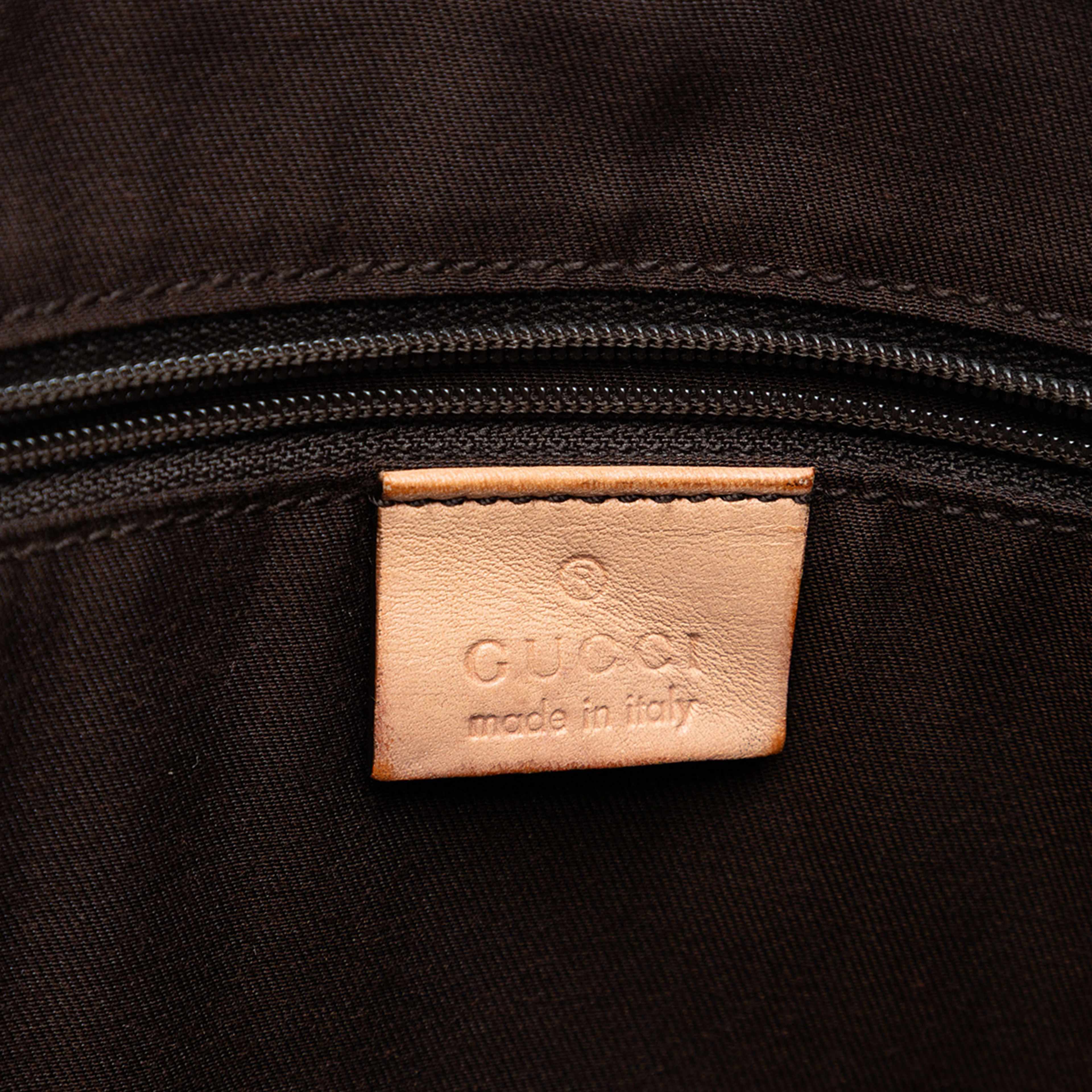 Gucci Gg Canvas Abbey D Ring Crossbody, från Luxclusif, i färgen beige. Klicka för att öppna bilden i stort format