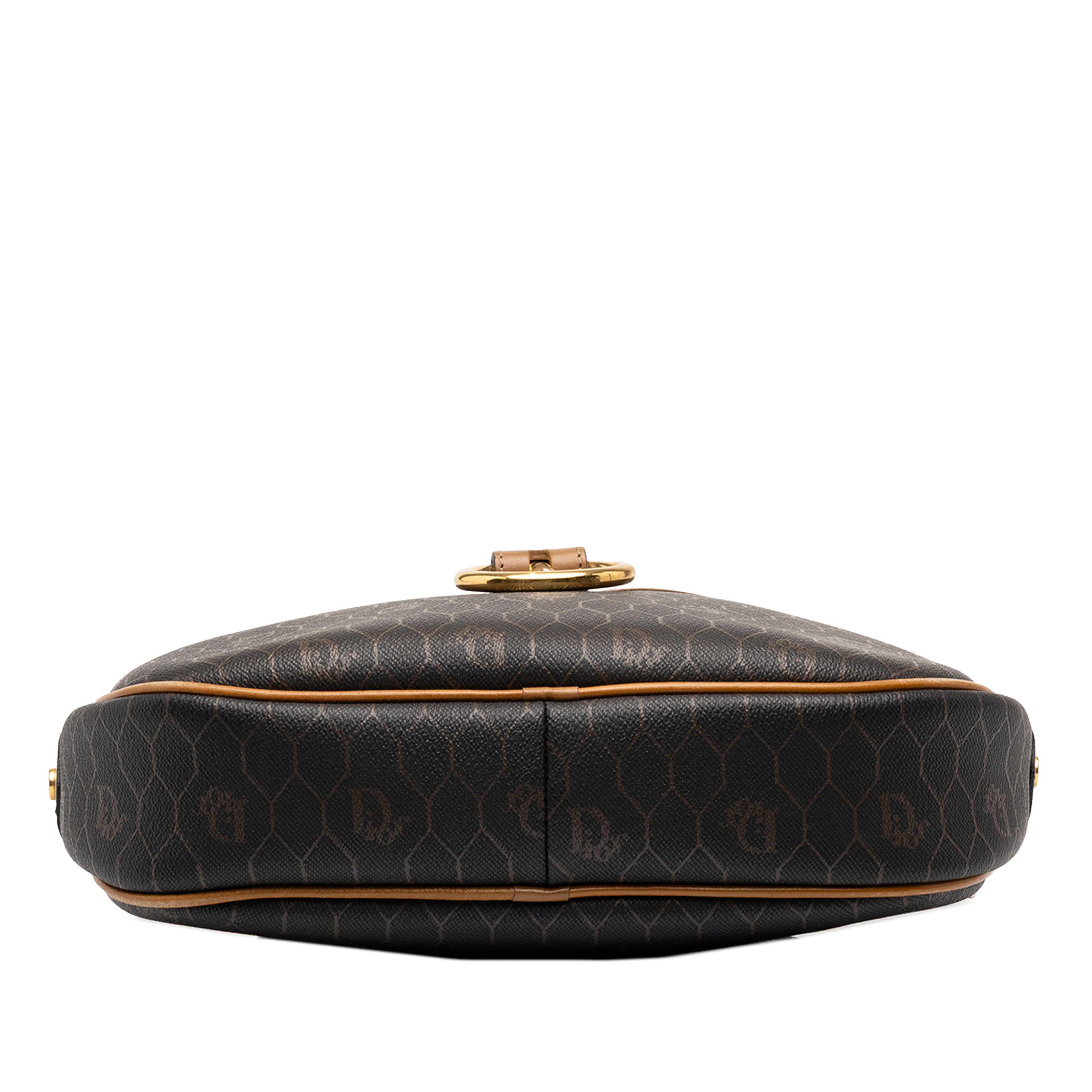 Dior Honeycomb Coated Canvas Crossbody, från Luxclusif, i färgen svart. Klicka för att öppna bilden i stort format