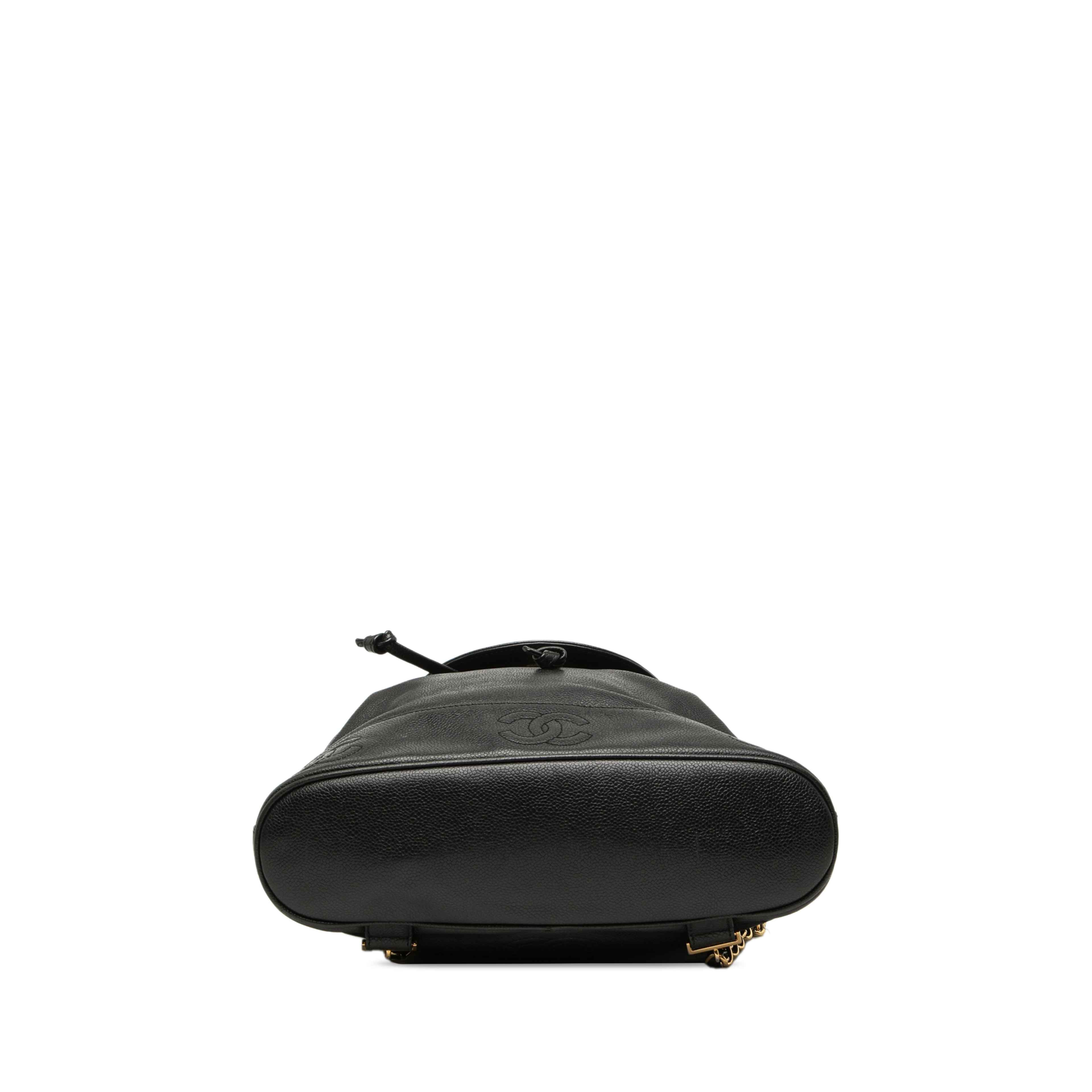 Chanel Caviar Triple Cc Backpack, från Luxclusif, i färgen svart. Klicka för att öppna bilden i stort format