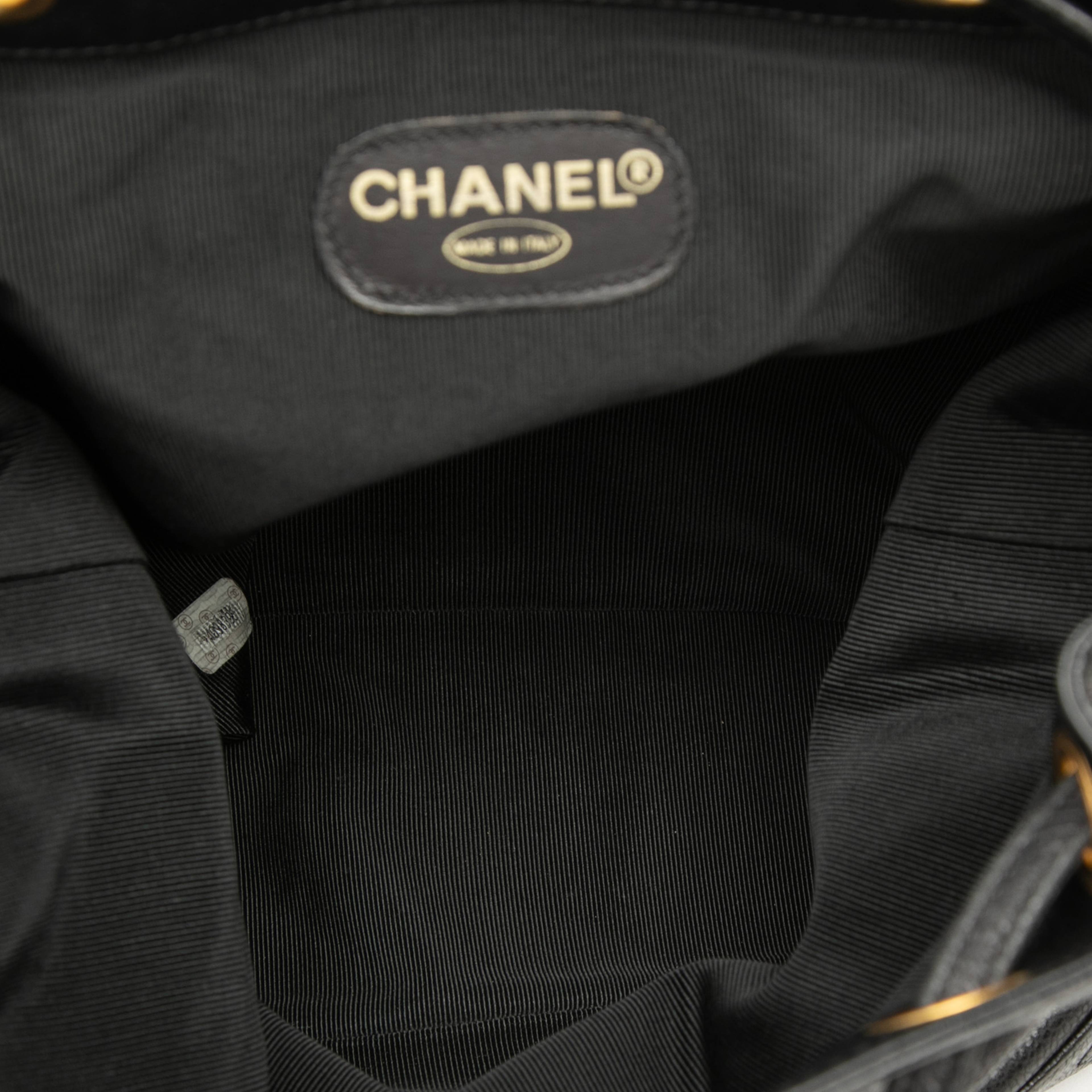 Chanel Caviar Triple Cc Backpack, från Luxclusif, i färgen black. Klicka för att öppna bilden i stort format