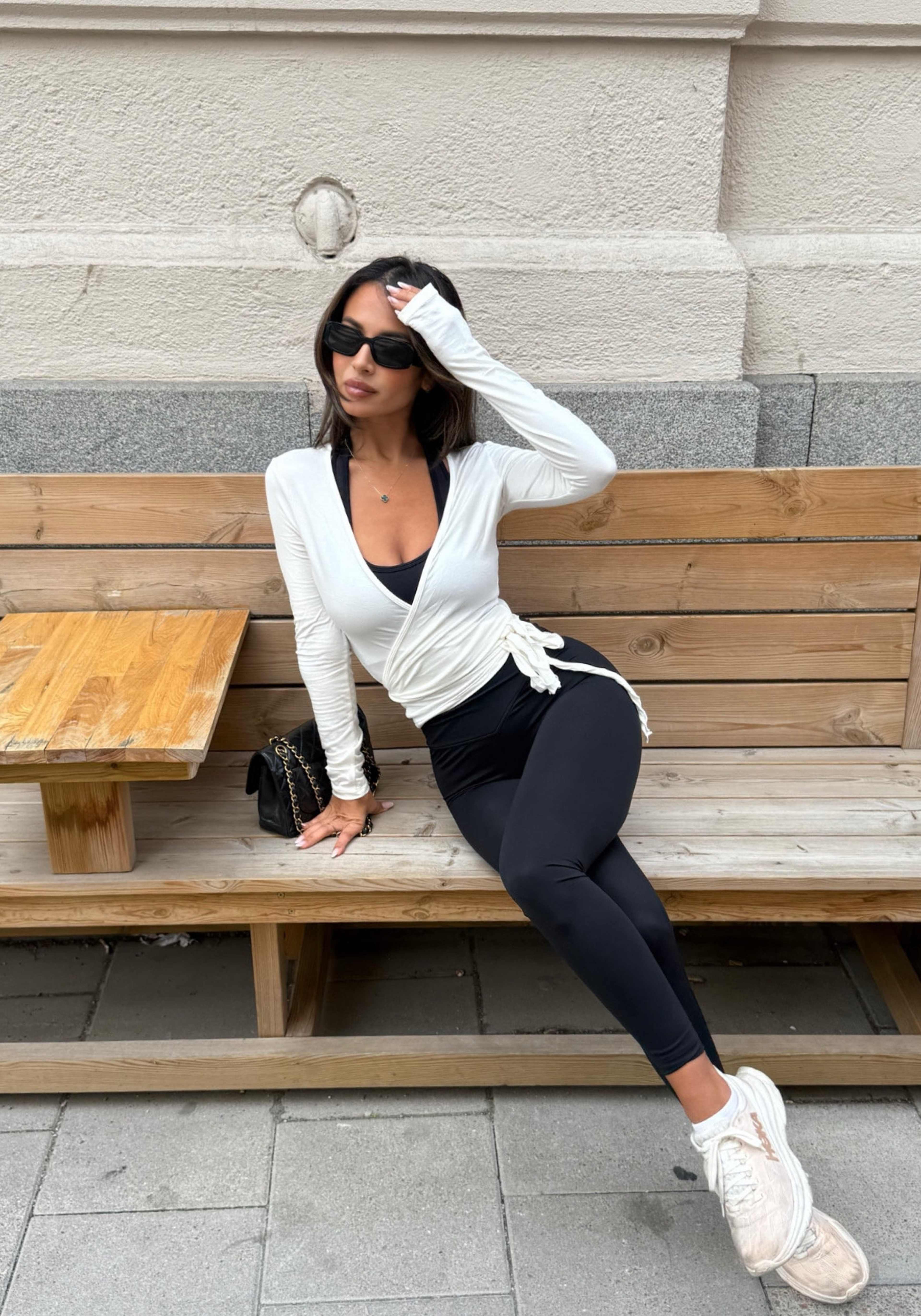 Ballet Wrap Top Long Sleeve, från Drop of Mindfulness, i färgen white. Klicka för att öppna bilden i stort format