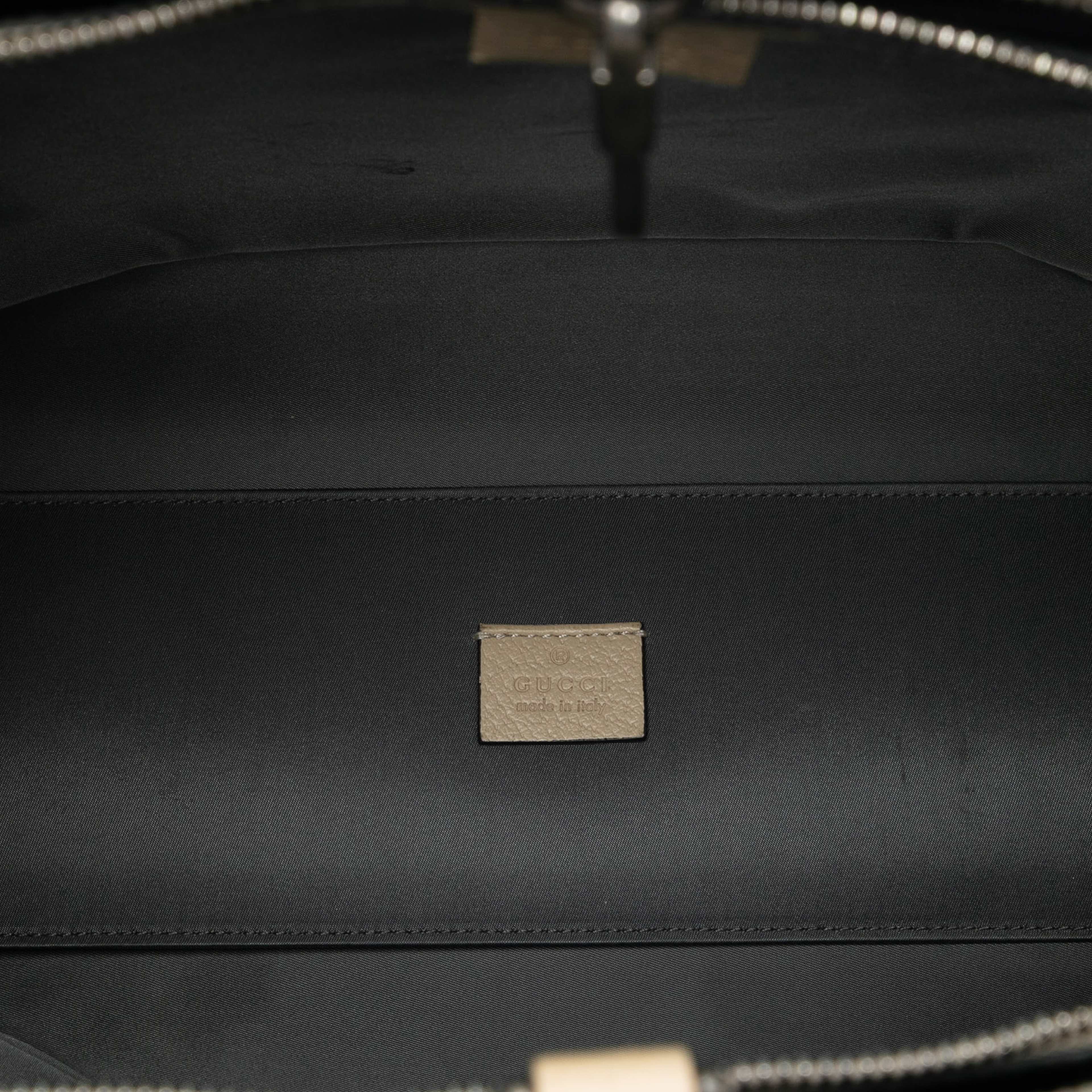 Gucci Medium Gg Nylon Off The Grid Convertible Tote, från Luxclusif, i färgen dark gray. Klicka för att öppna bilden i stort format
