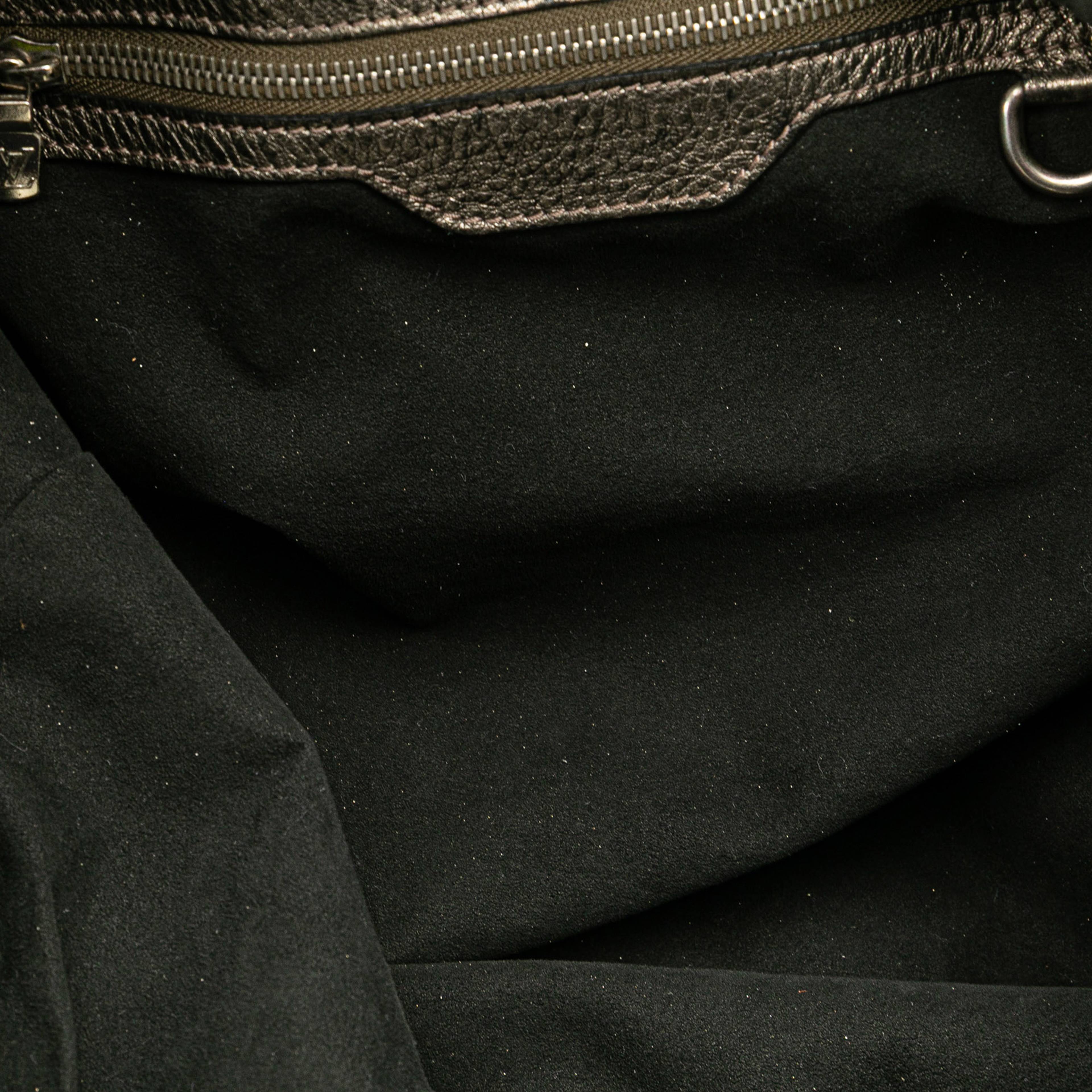 Louis Vuitton Monogram Mahina Xl, från Luxclusif, i färgen silver. Klicka för att öppna bilden i stort format