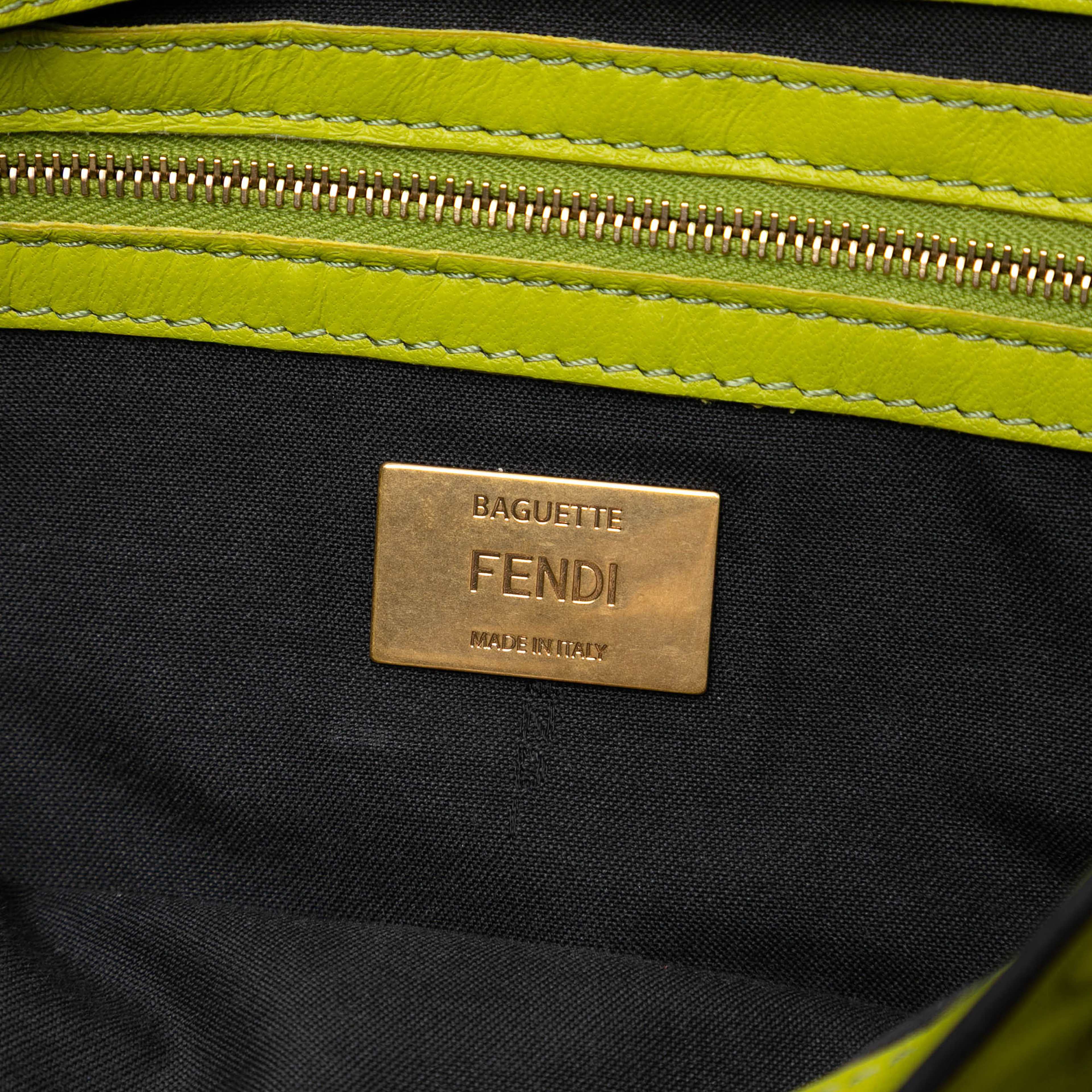 Fendi Zucca Embossed Leather Baguette Satchel, från Luxclusif, i färgen lime. Klicka för att öppna bilden i stort format