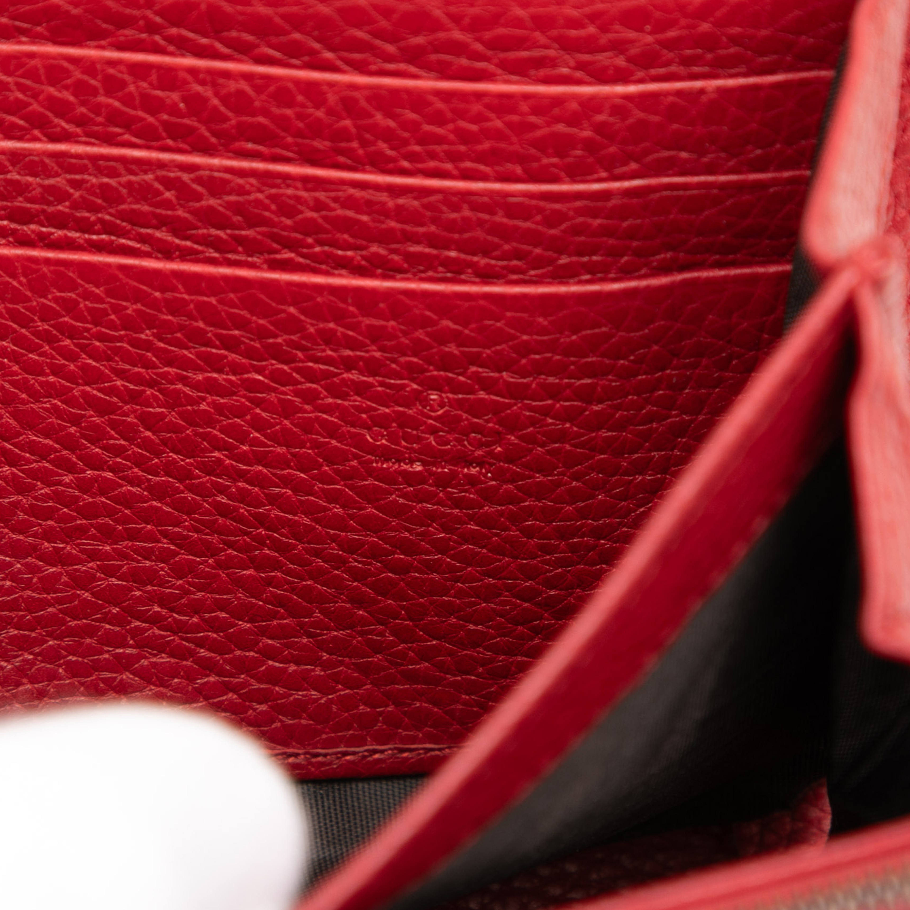 Gucci Gg Marmont Leather Wallet On Chain, från Luxclusif, i färgen red. Klicka för att öppna bilden i stort format