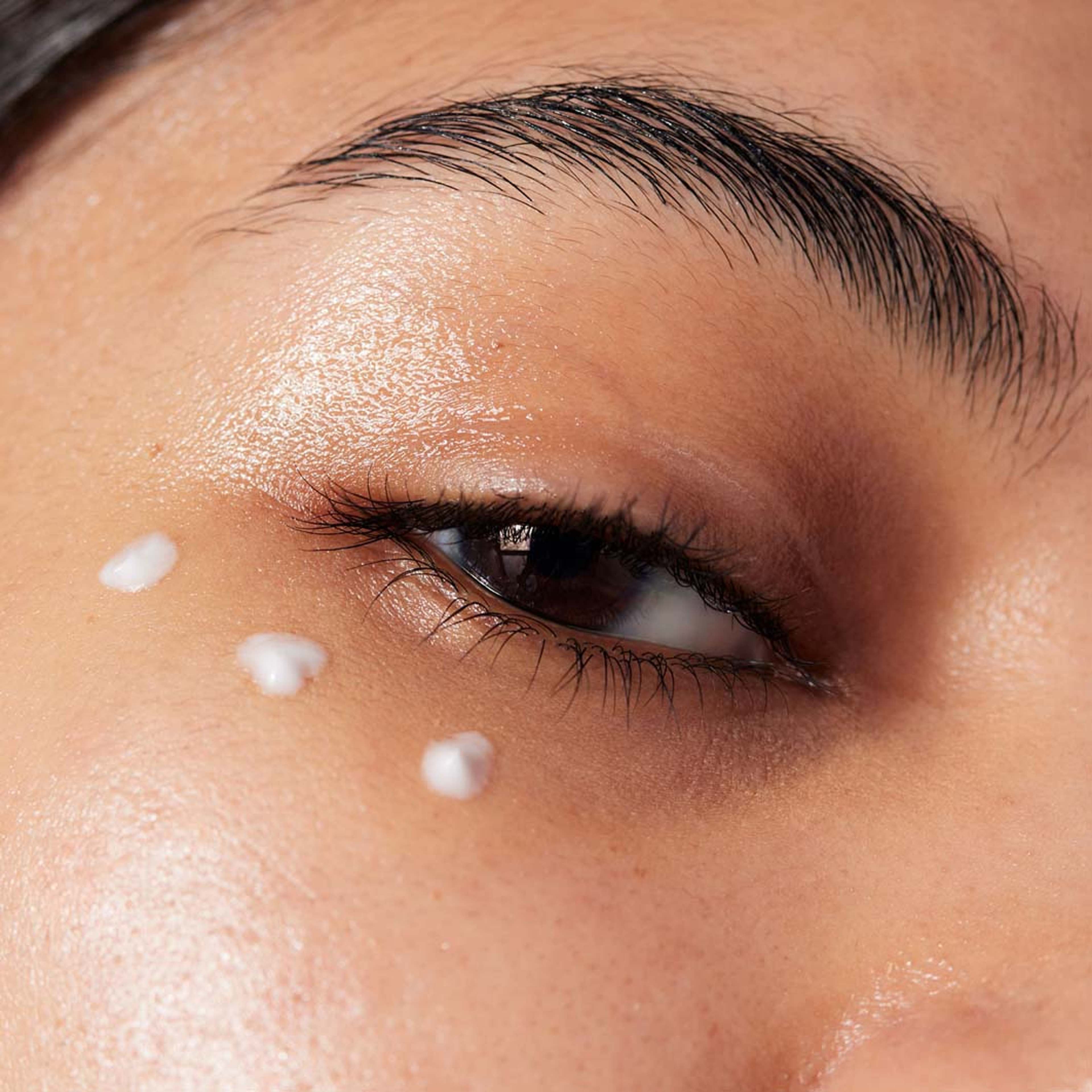 Holy Hydration! Eye cream Illuminating, från e.l.f. Klicka för att öppna bilden i stort format