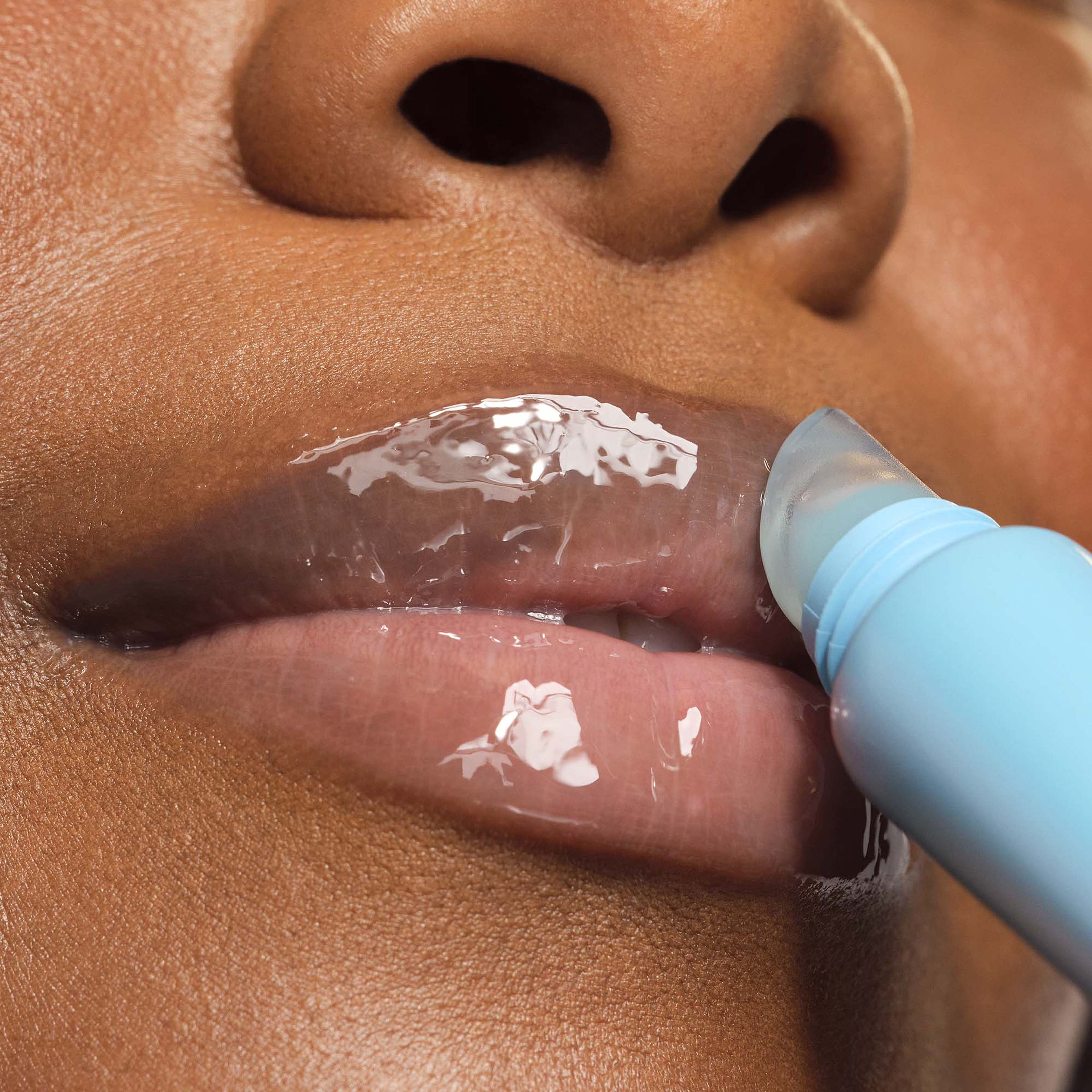 Thirst Burst Plumptide Lip Treatment, från e.l.f, i färgen Shee Blue Hibiscus. Klicka för att öppna bilden i stort format