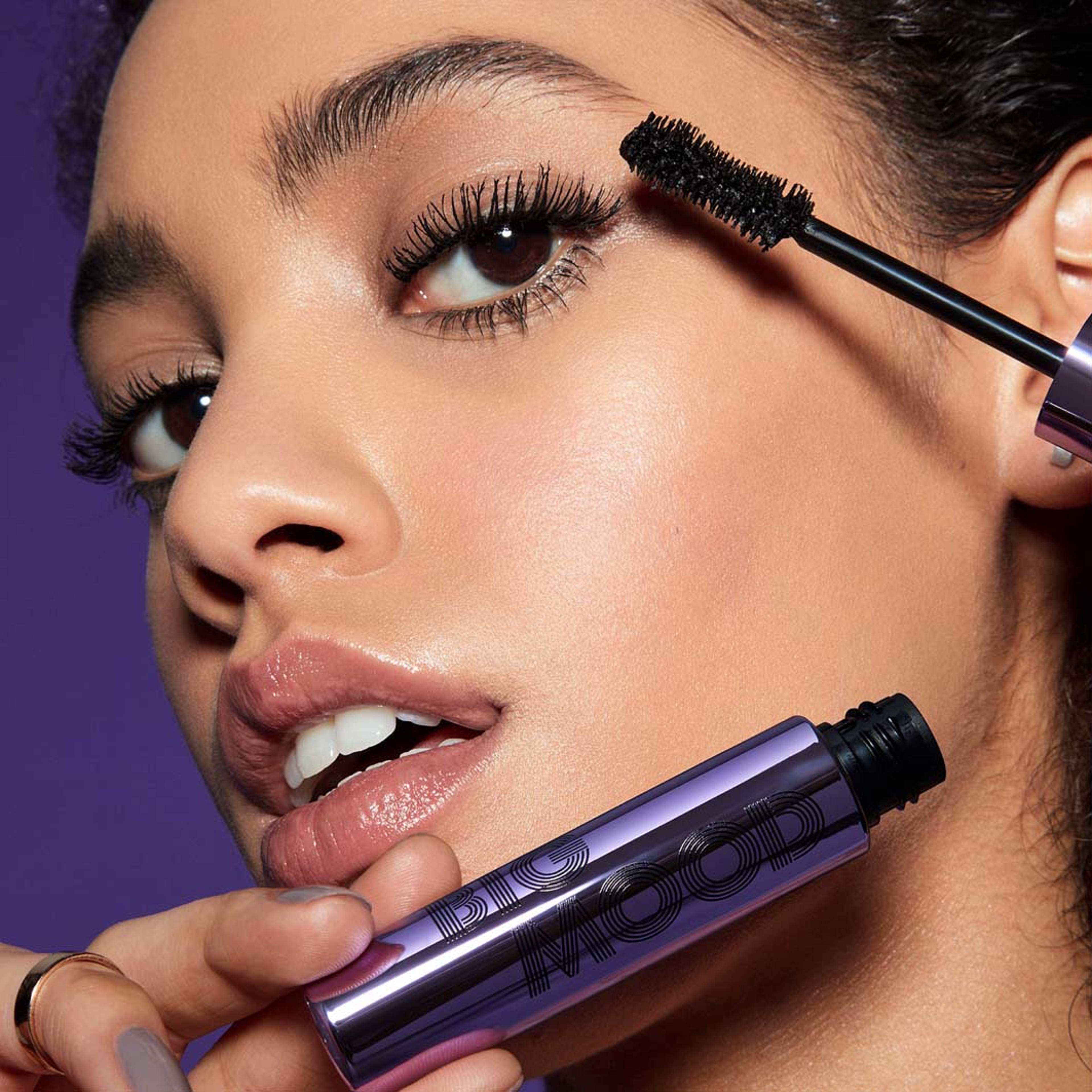 Big Mood Mascara, från e.l.f, i färgen Black. Klicka för att öppna bilden i stort format