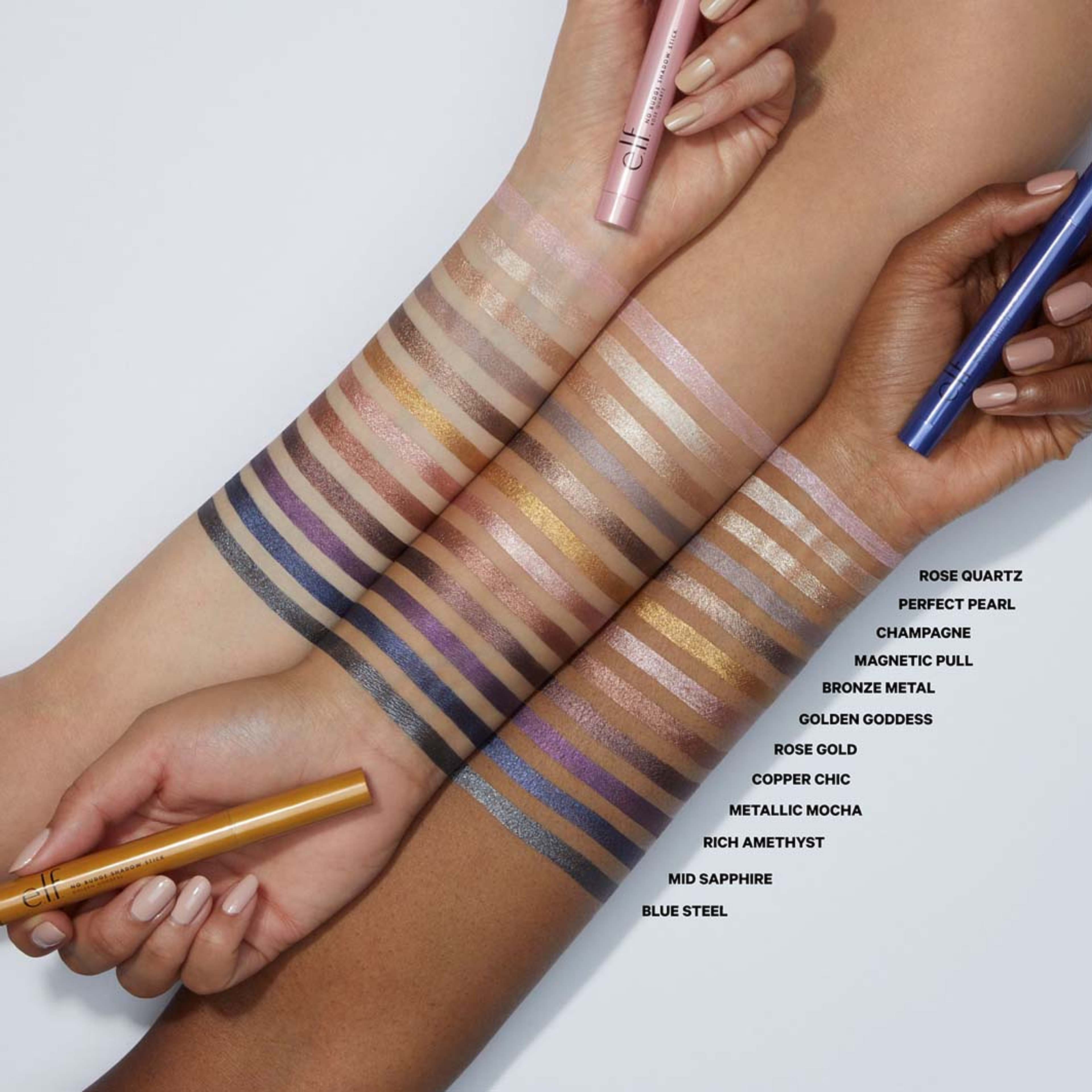 No Budge Shadow Stick Rich, från e.l.f, i färgen Rose Gold. Klicka för att öppna bilden i stort format