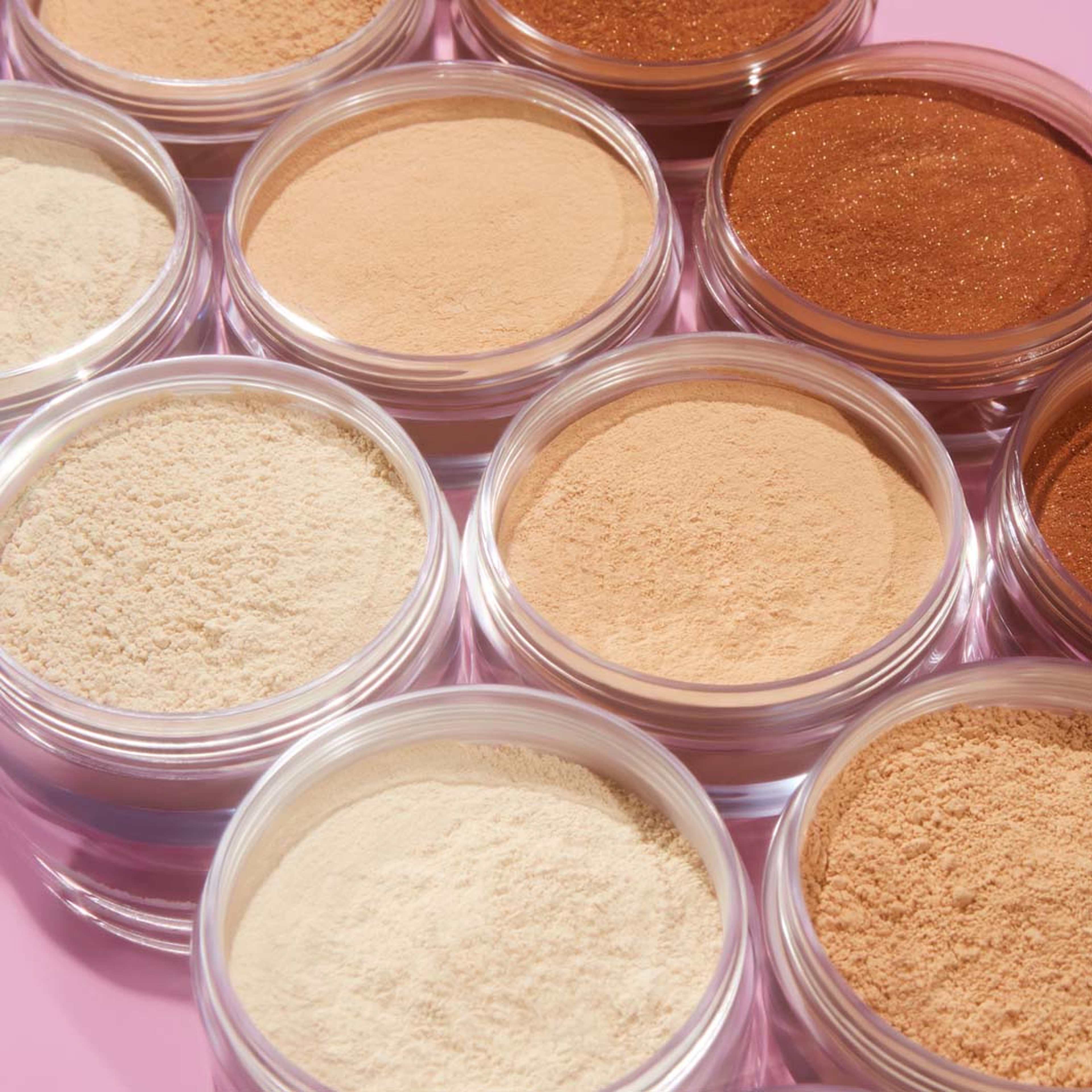 Halo Glow Setting Powder, från e.l.f, i färgen Medium. Klicka för att öppna bilden i stort format