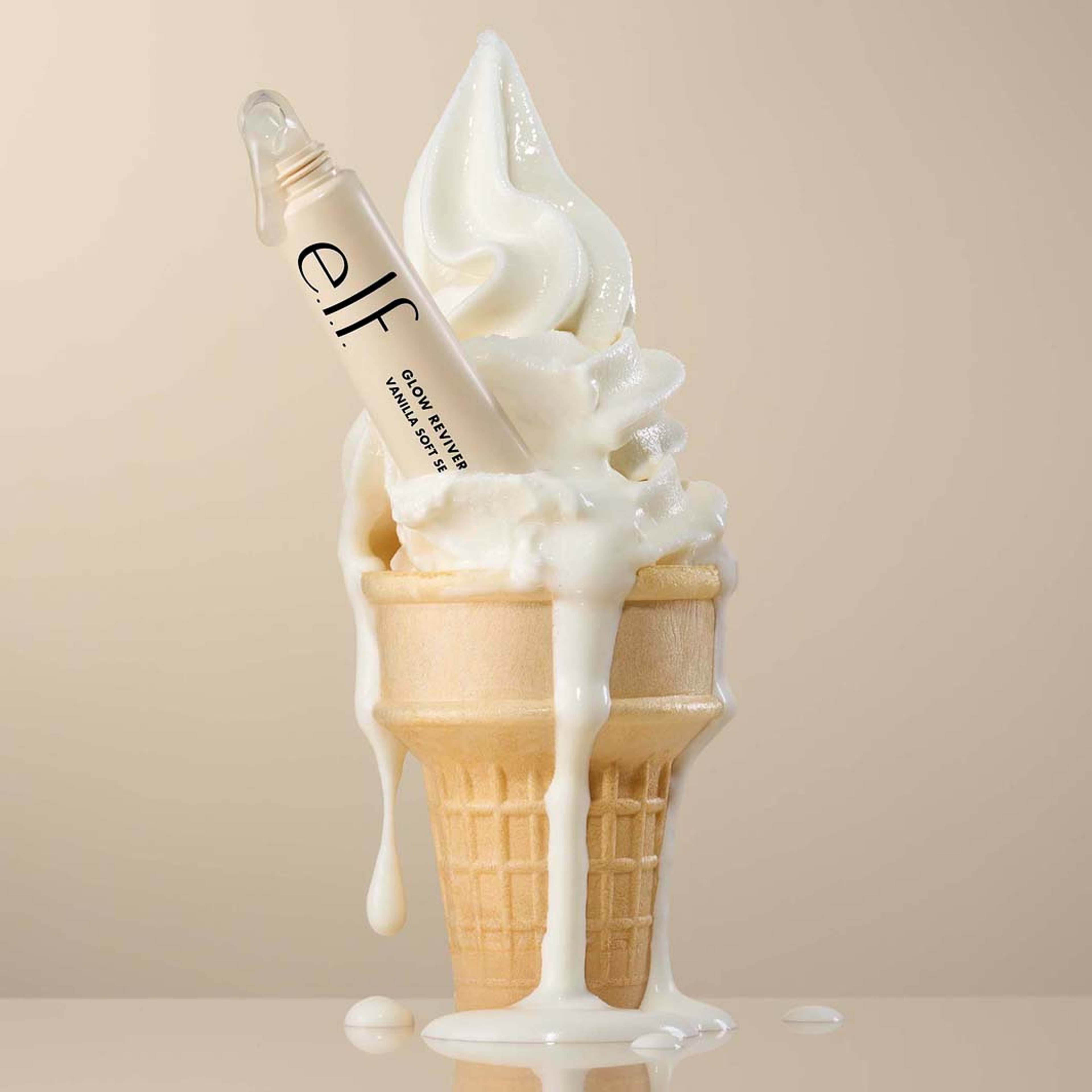 Glow Reviver Melting Lip Balm, från e.l.f, i färgen Vanilla Soft Serve. Klicka för att öppna bilden i stort format