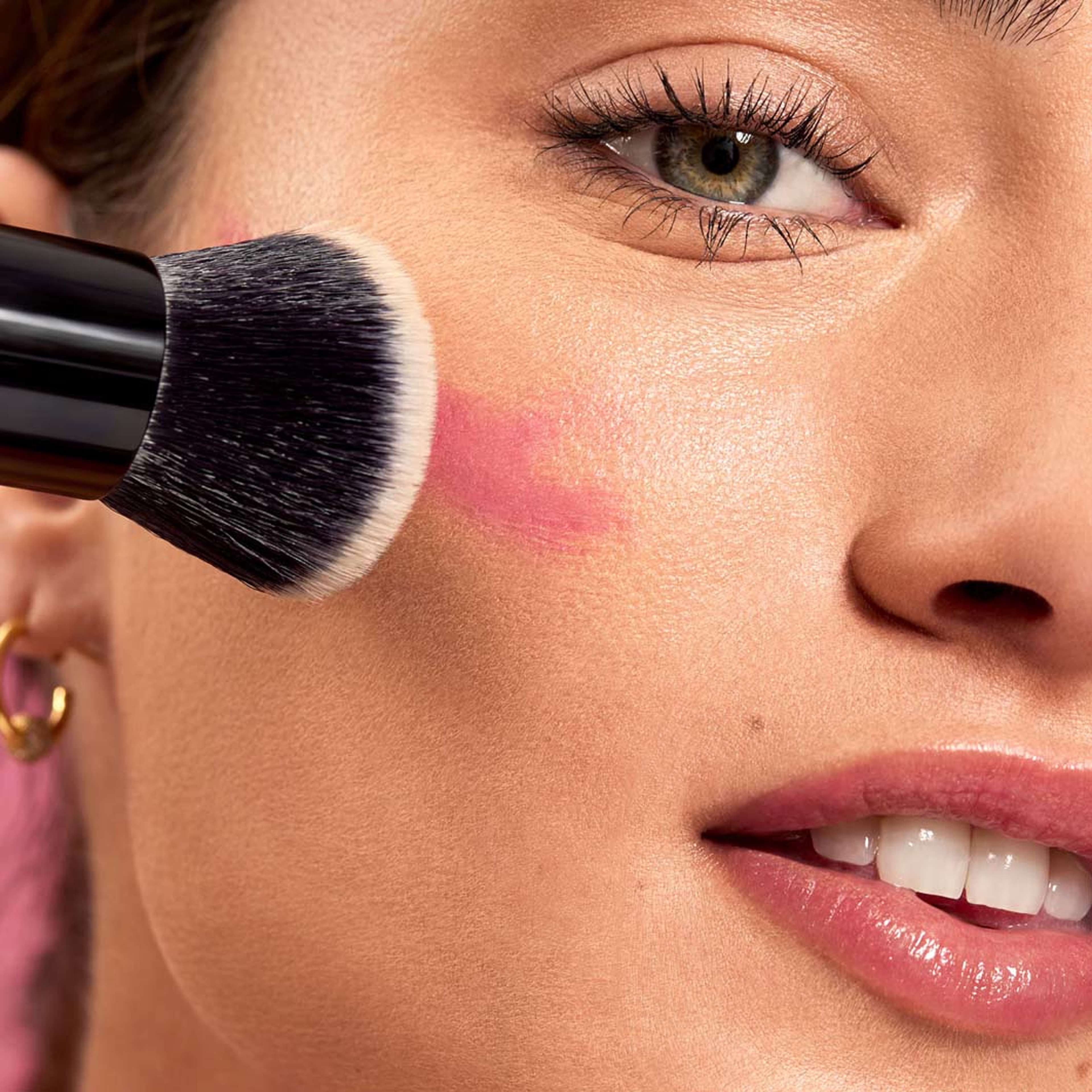 Makeup Brushes Liquid blush brush, från e.l.f. Klicka för att öppna bilden i stort format