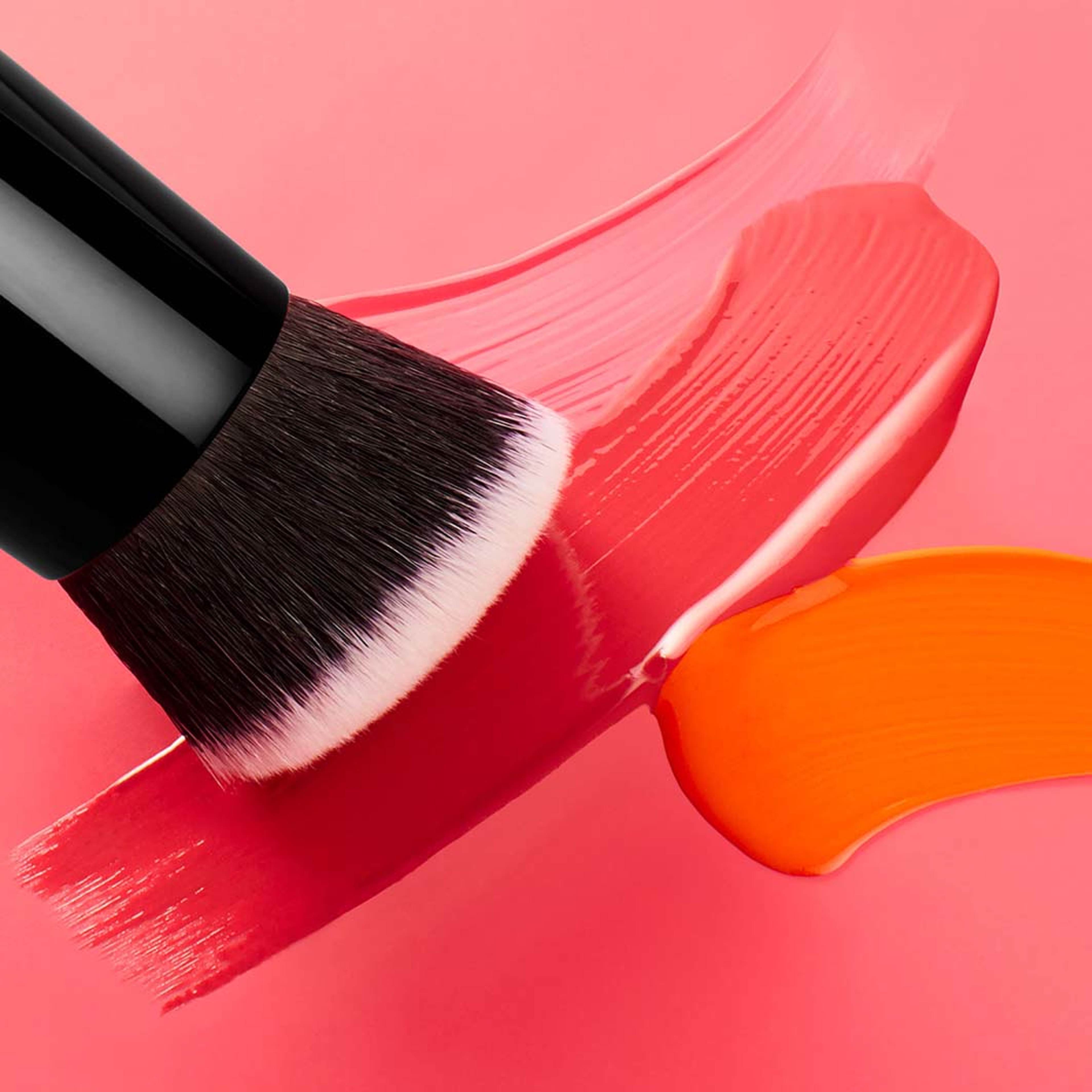 Makeup Brushes Liquid blush brush, från e.l.f. Klicka för att öppna bilden i stort format