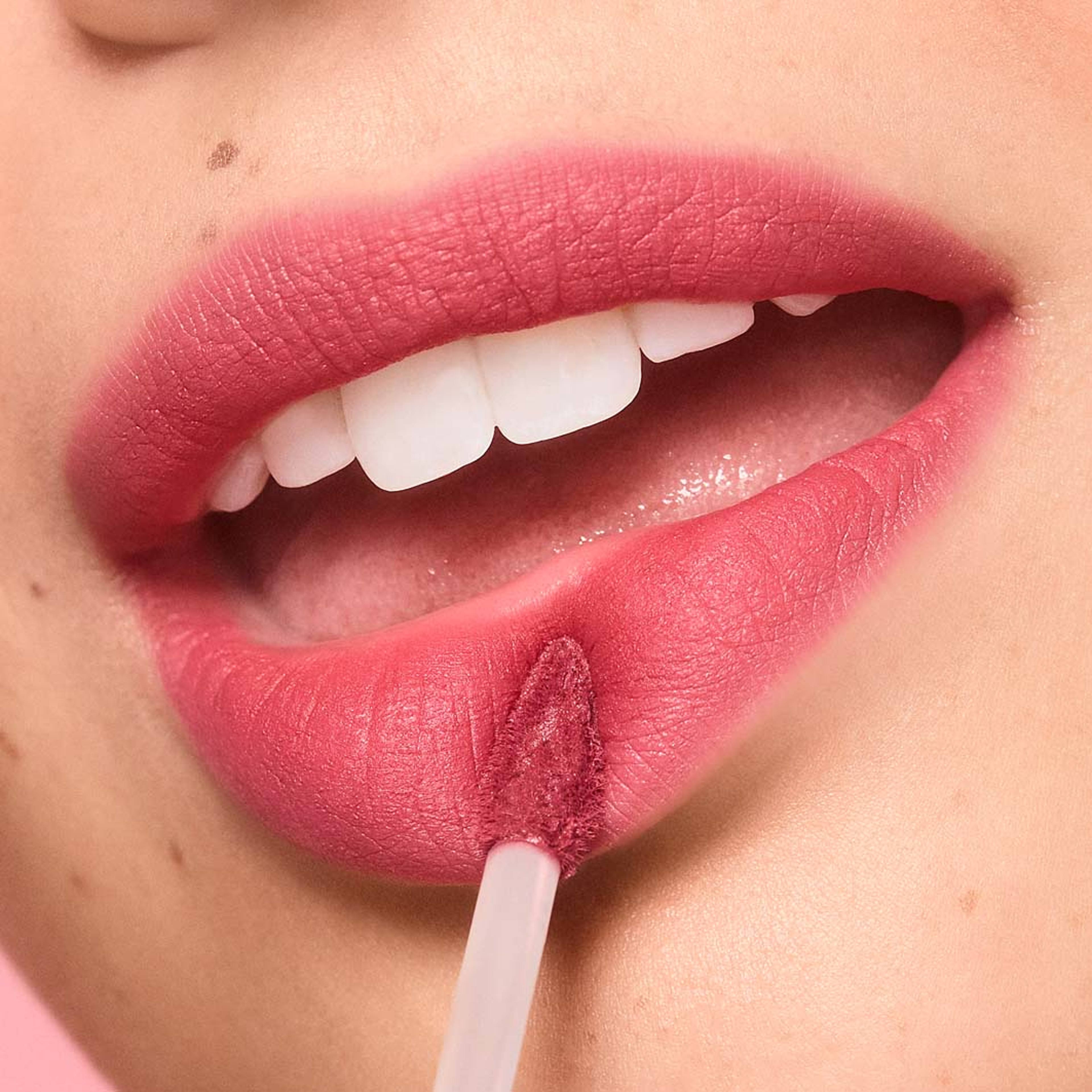 So Blurreal Lip & Cheek Whip, från e.l.f, i färgen Chiffon & On. Klicka för att öppna bilden i stort format