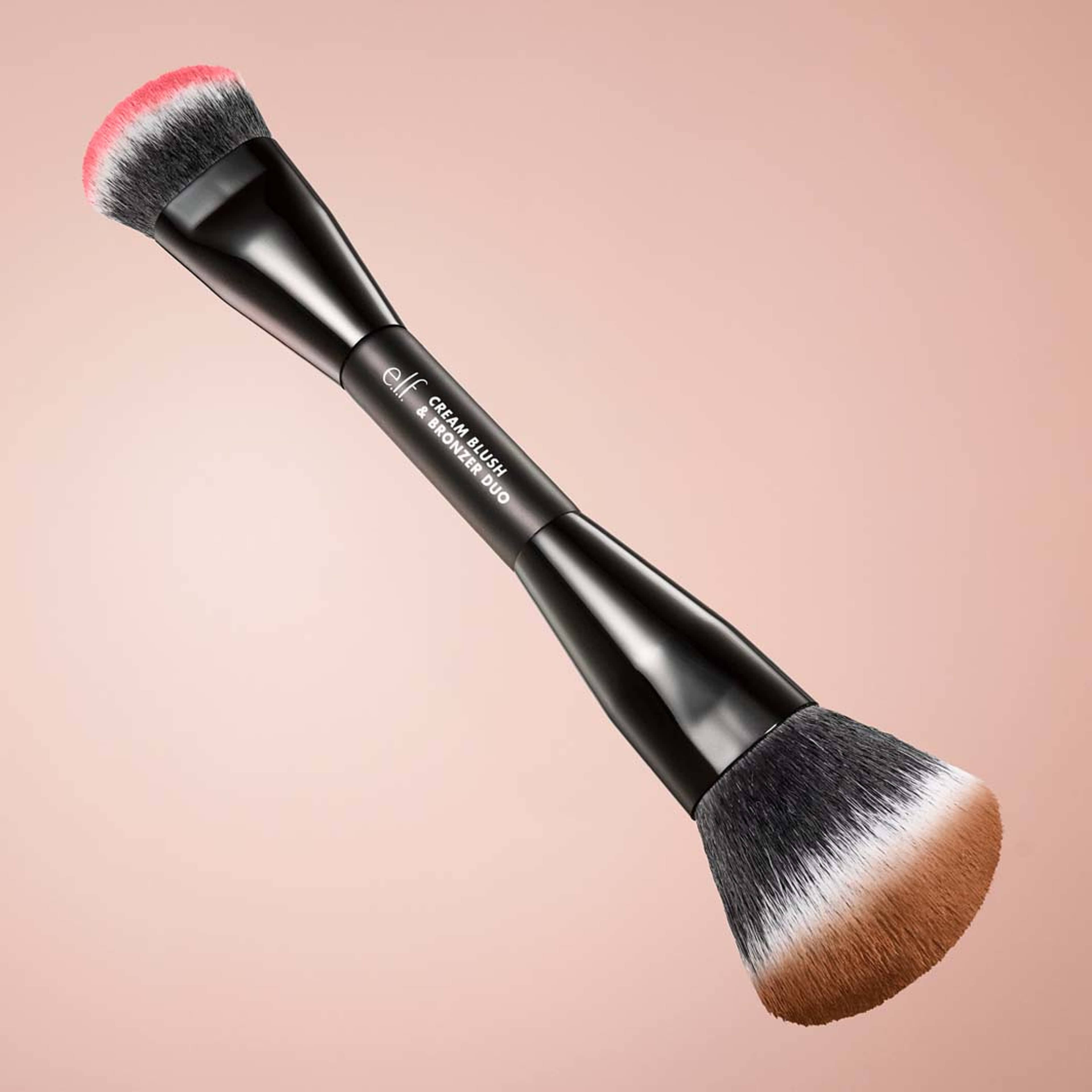 Makeup Brushes Cream Blush & Bronzer Duo Brush, från e.l.f. Klicka för att öppna bilden i stort format