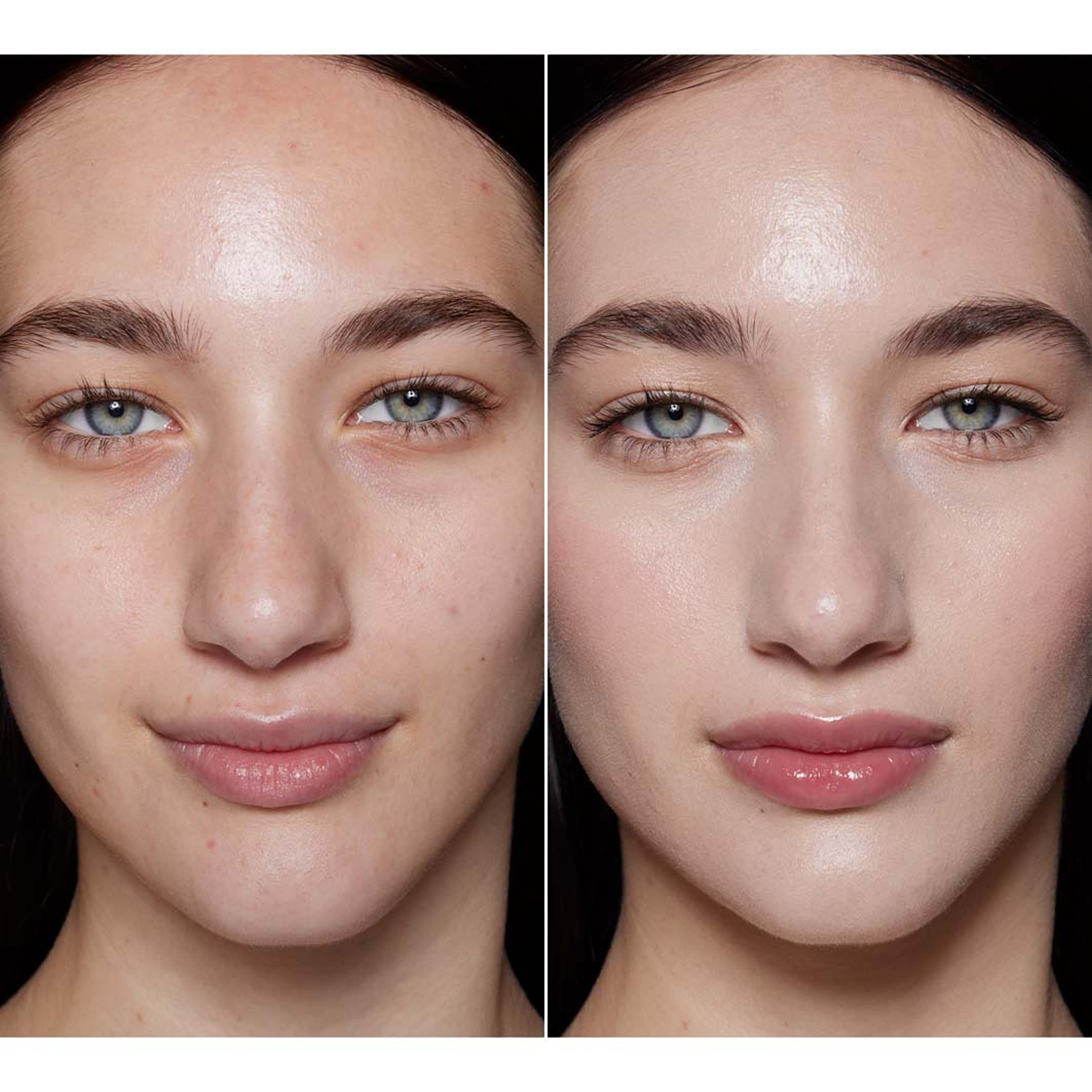 Halo Glow Skin Tint SPF50, från e.l.f, i färgen Fair Warm. Klicka för att öppna bilden i stort format