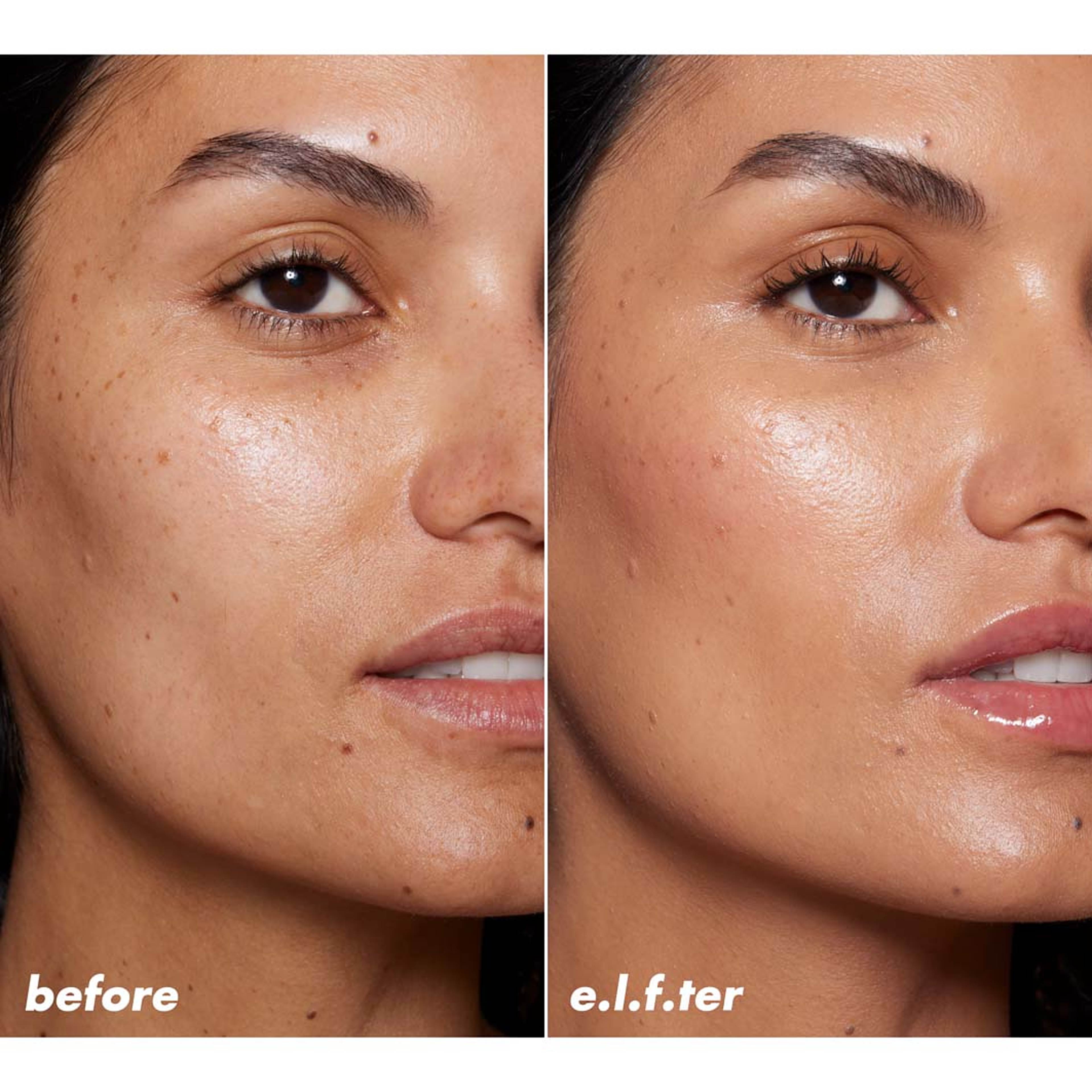 Halo Glow Skin Tint SPF50, från e.l.f, i färgen Medium Cool. Klicka för att öppna bilden i stort format