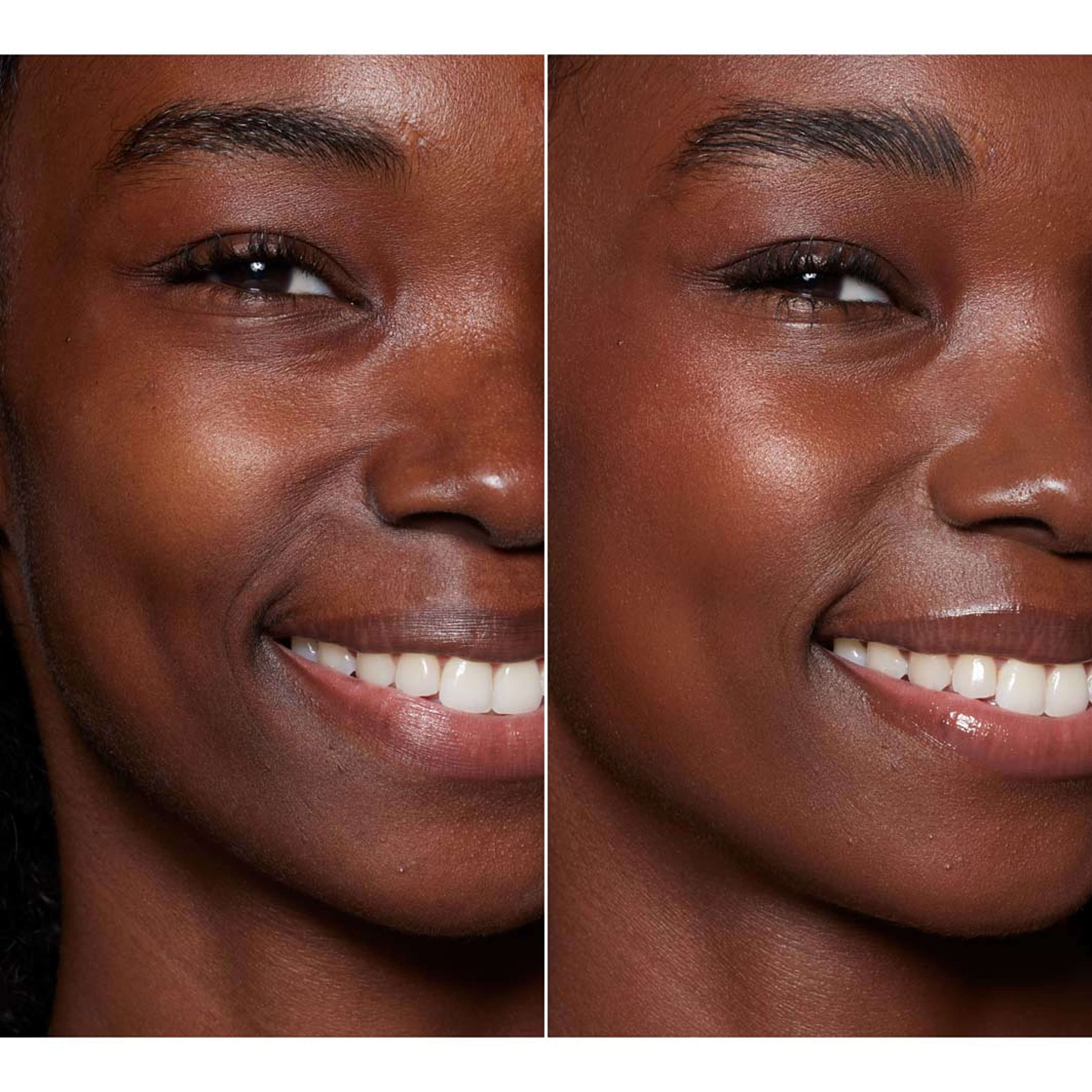 Halo Glow Skin Tint SPF50, från e.l.f, i färgen Deep Warm. Klicka för att öppna bilden i stort format