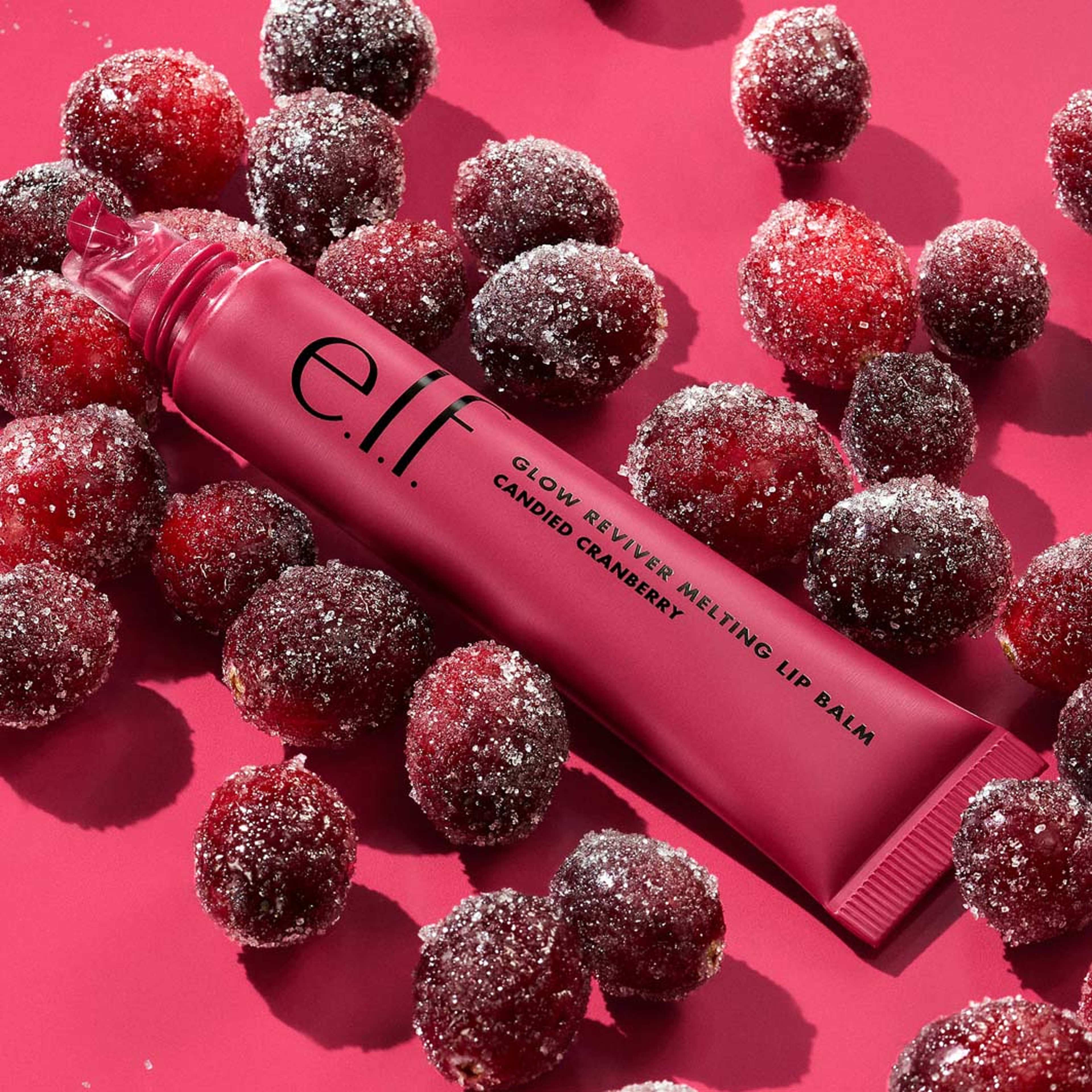 Glow Reviver Melting Lip Balm, från e.l.f, i färgen Candied Cranberry. Klicka för att öppna bilden i stort format