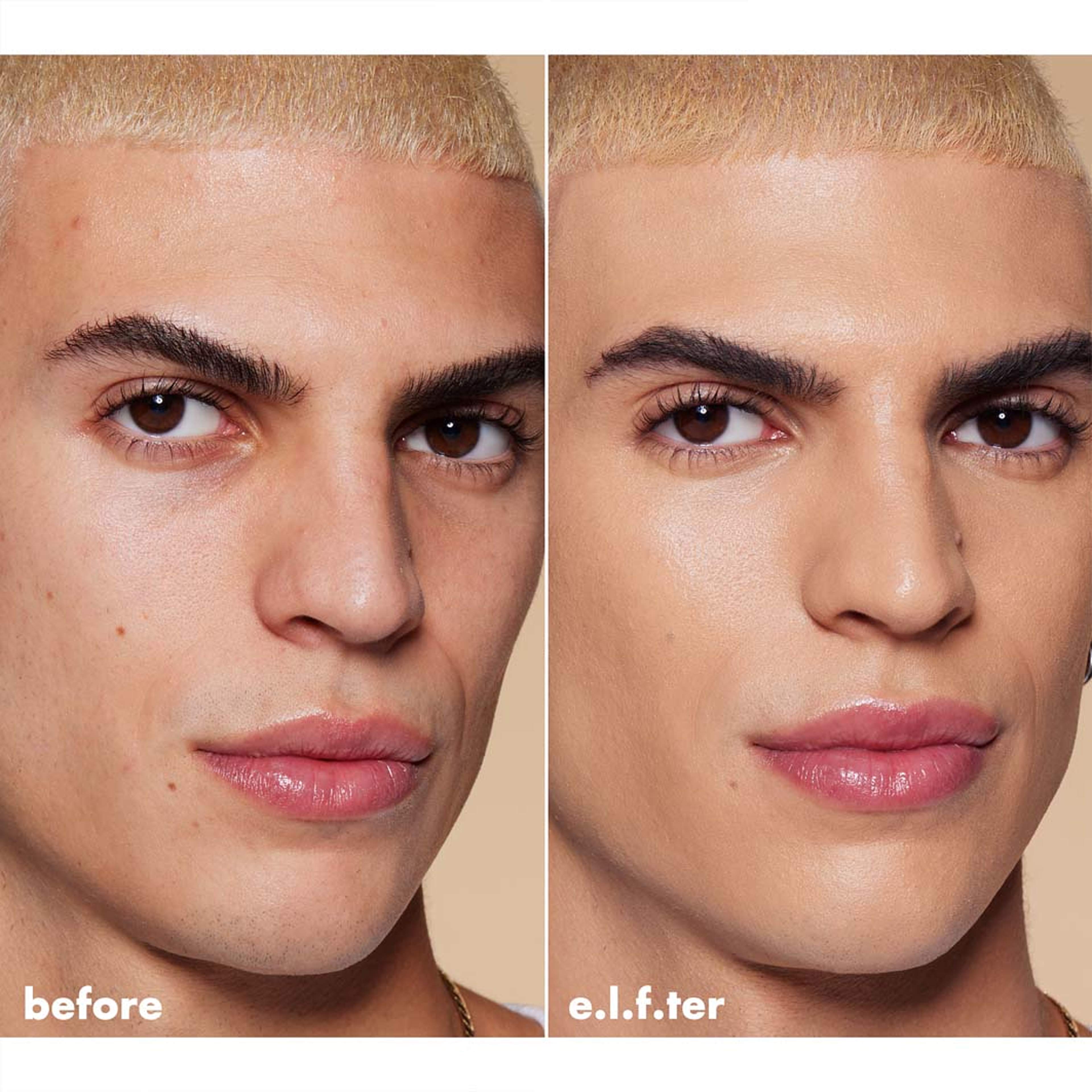 Soft Glam Satin Foundation, från e.l.f, i färgen Light Warm 24. Klicka för att öppna bilden i stort format