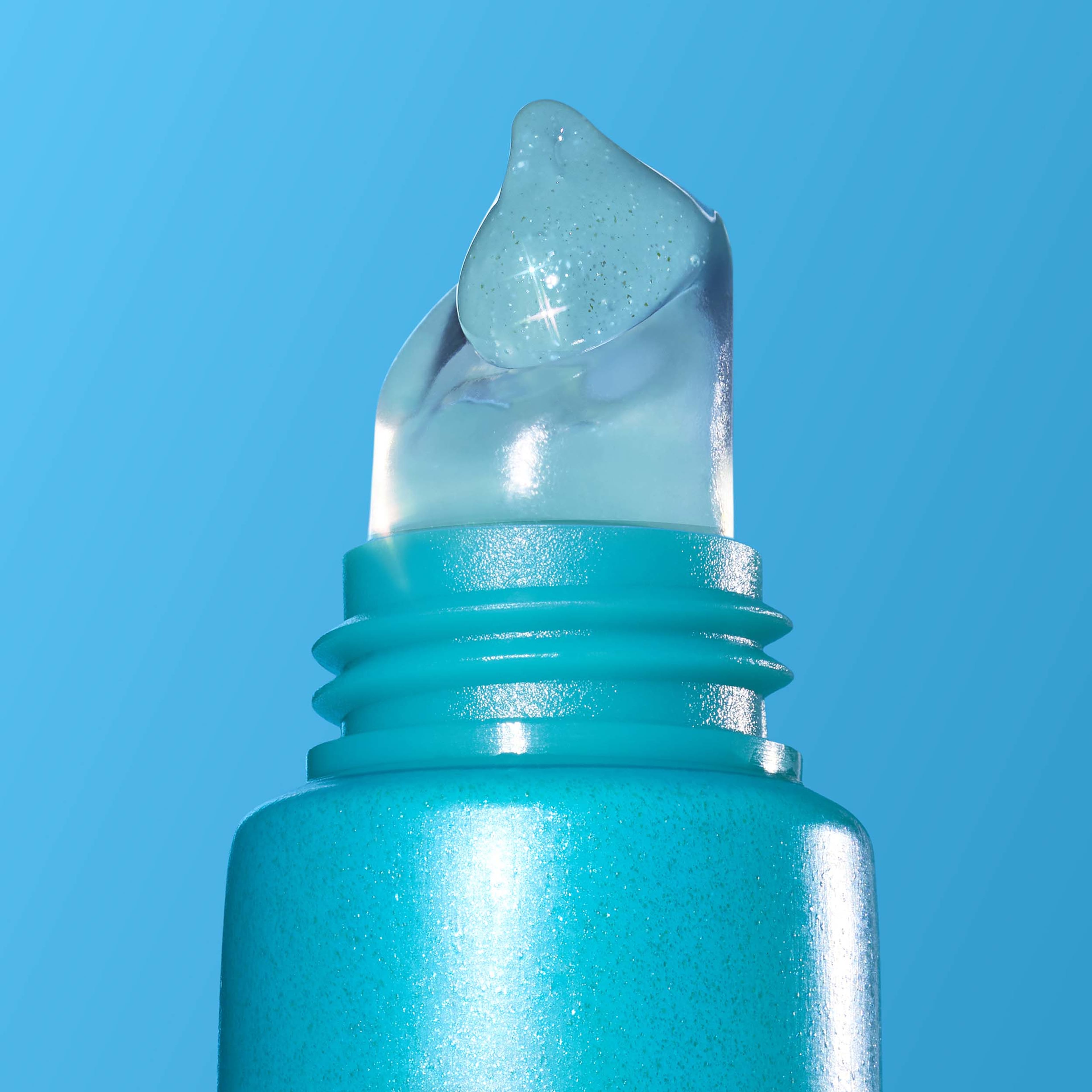 Glow Reviver Melting Lip Balm, från e.l.f, i färgen Blue Razz Slushy. Klicka för att öppna bilden i stort format