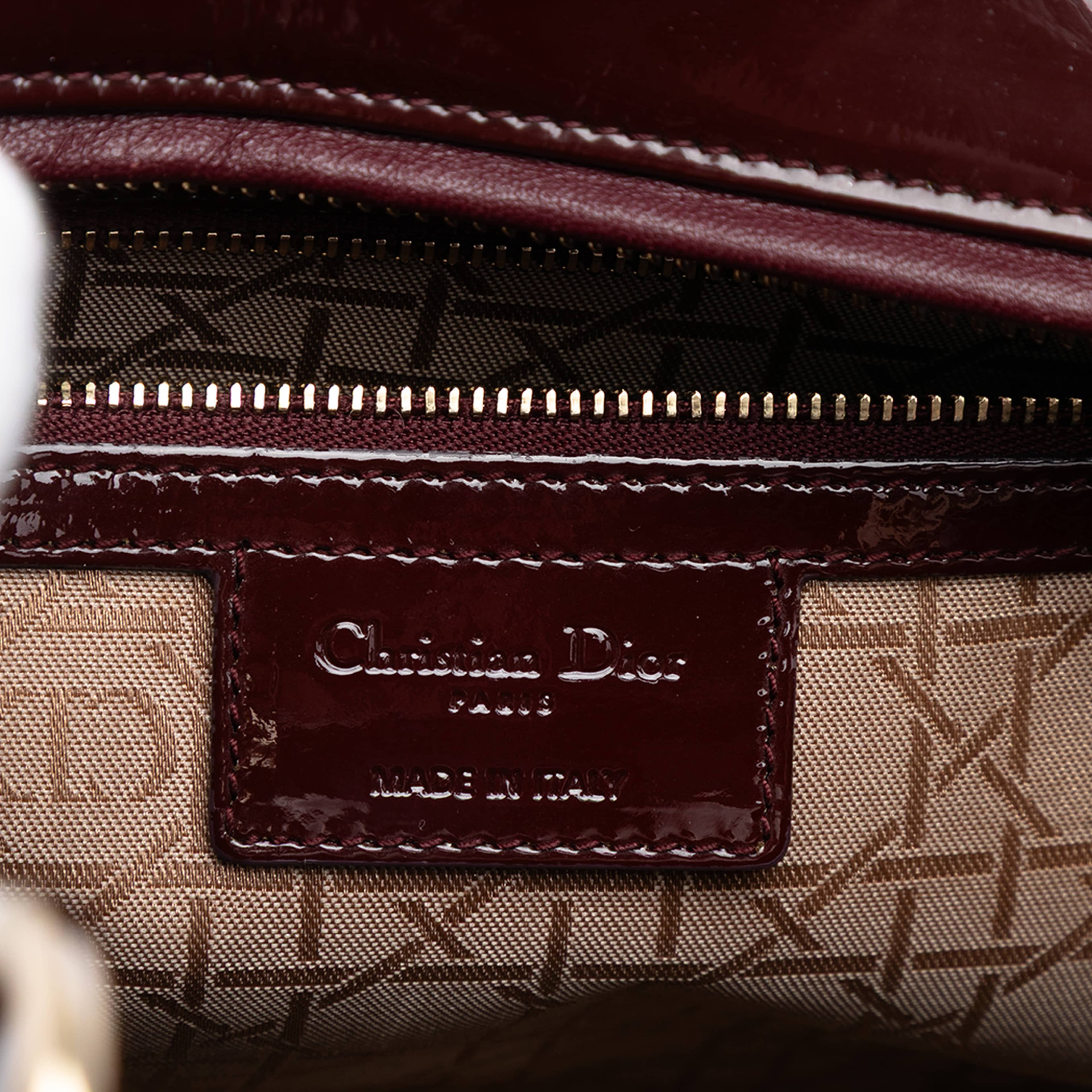 Dior Large Patent Cannage Lady Dior, från Luxclusif, i färgen burgundy. Klicka för att öppna bilden i stort format