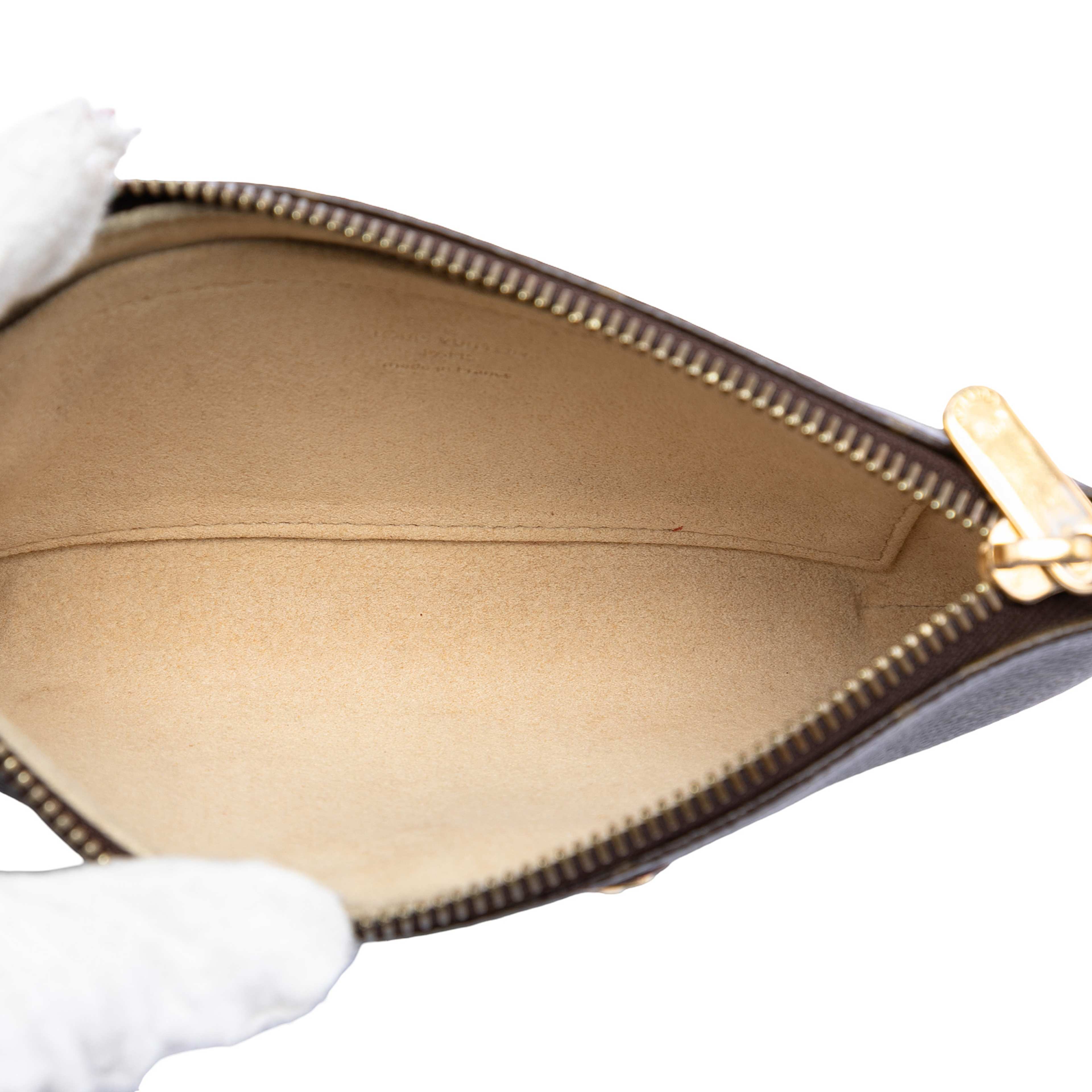 Louis Vuitton Monogram Pochette Milla Mm, från Luxclusif, i färgen brown. Klicka för att öppna bilden i stort format