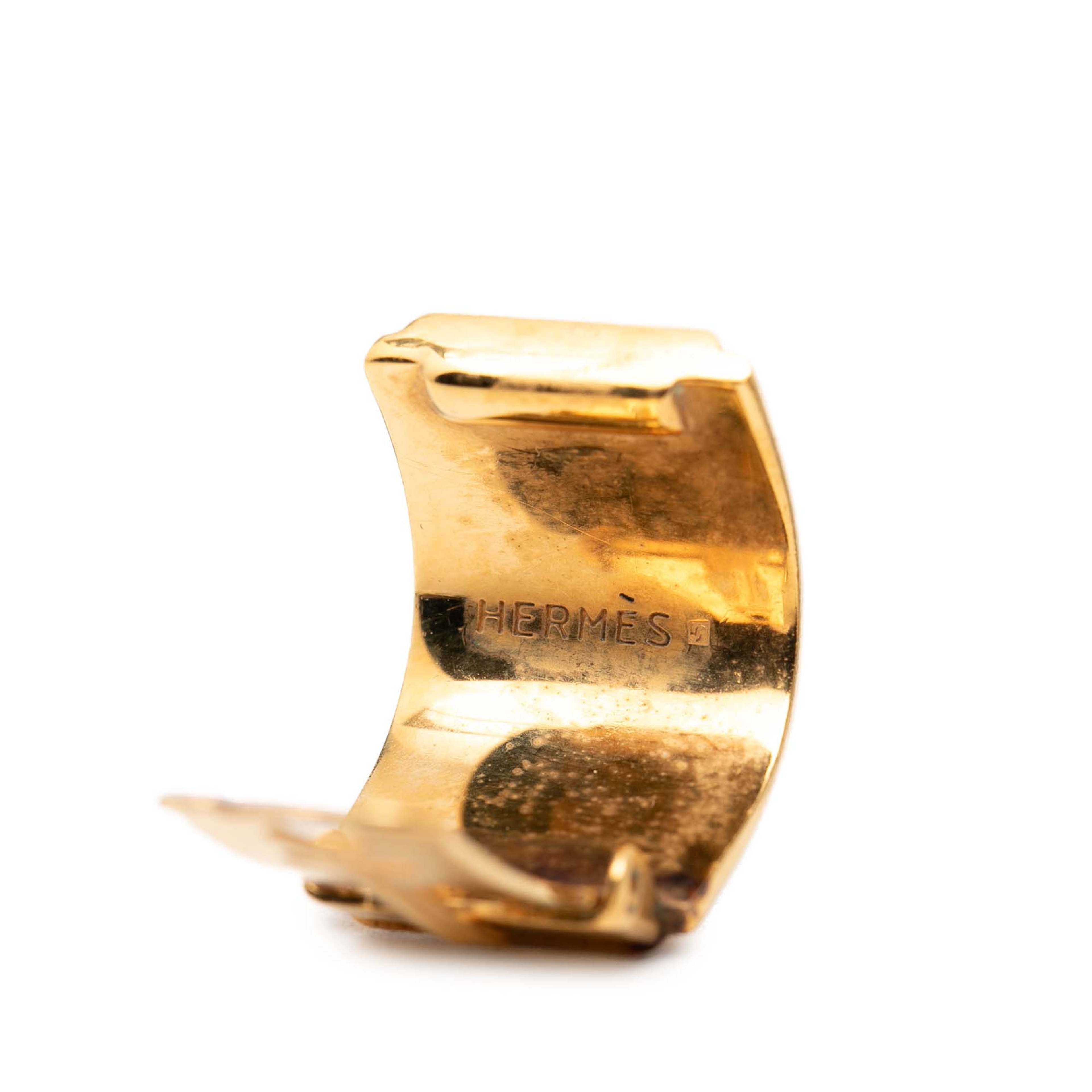 Hermès Gold Plated Enamel Cloisonne Clip On Earrings, från Luxclusif, i färgen blå. Klicka för att öppna bilden i stort format