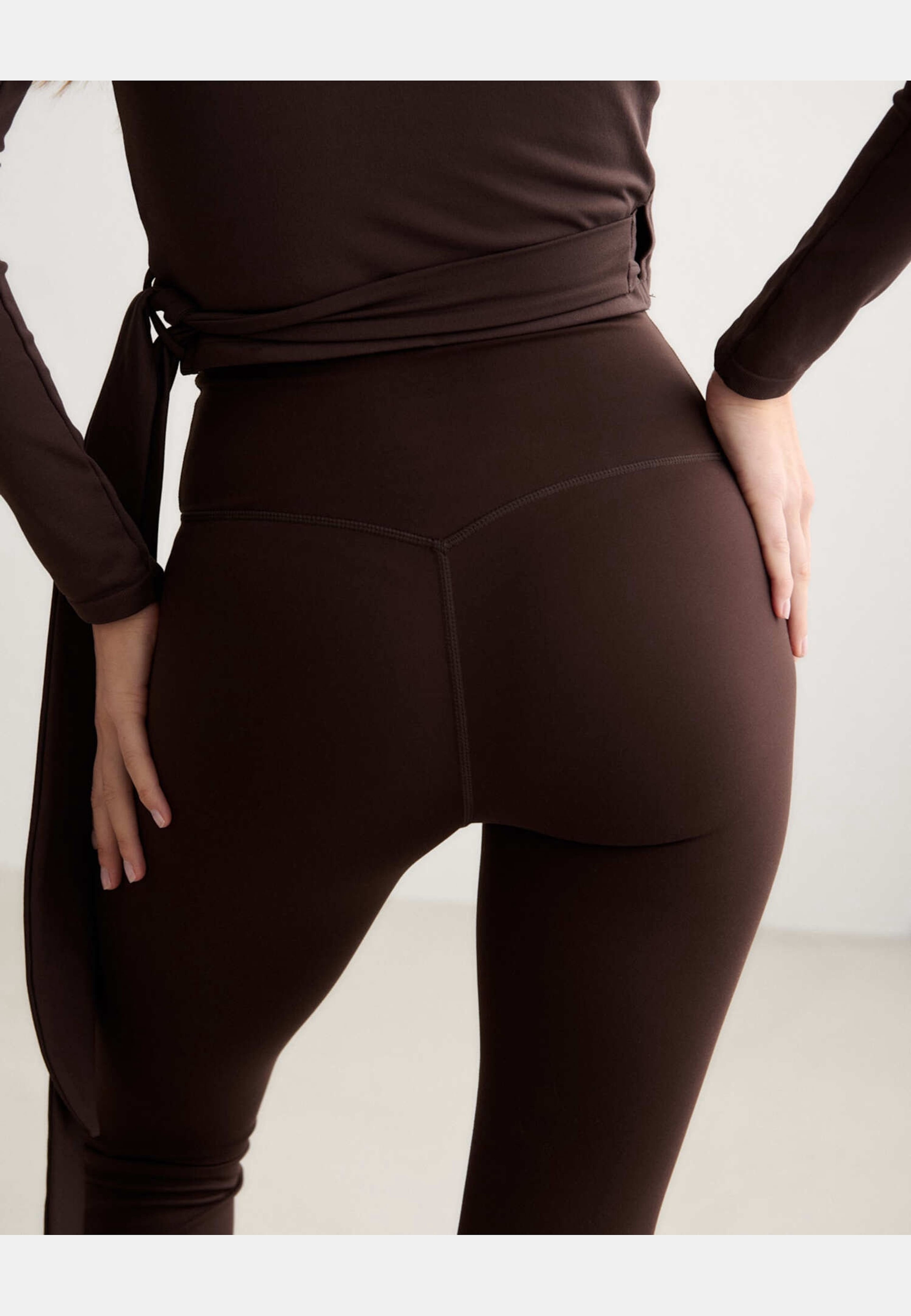 Sense Flare Tall Tights, från aim'n, i färgen chocolate. Klicka för att öppna bilden i stort format