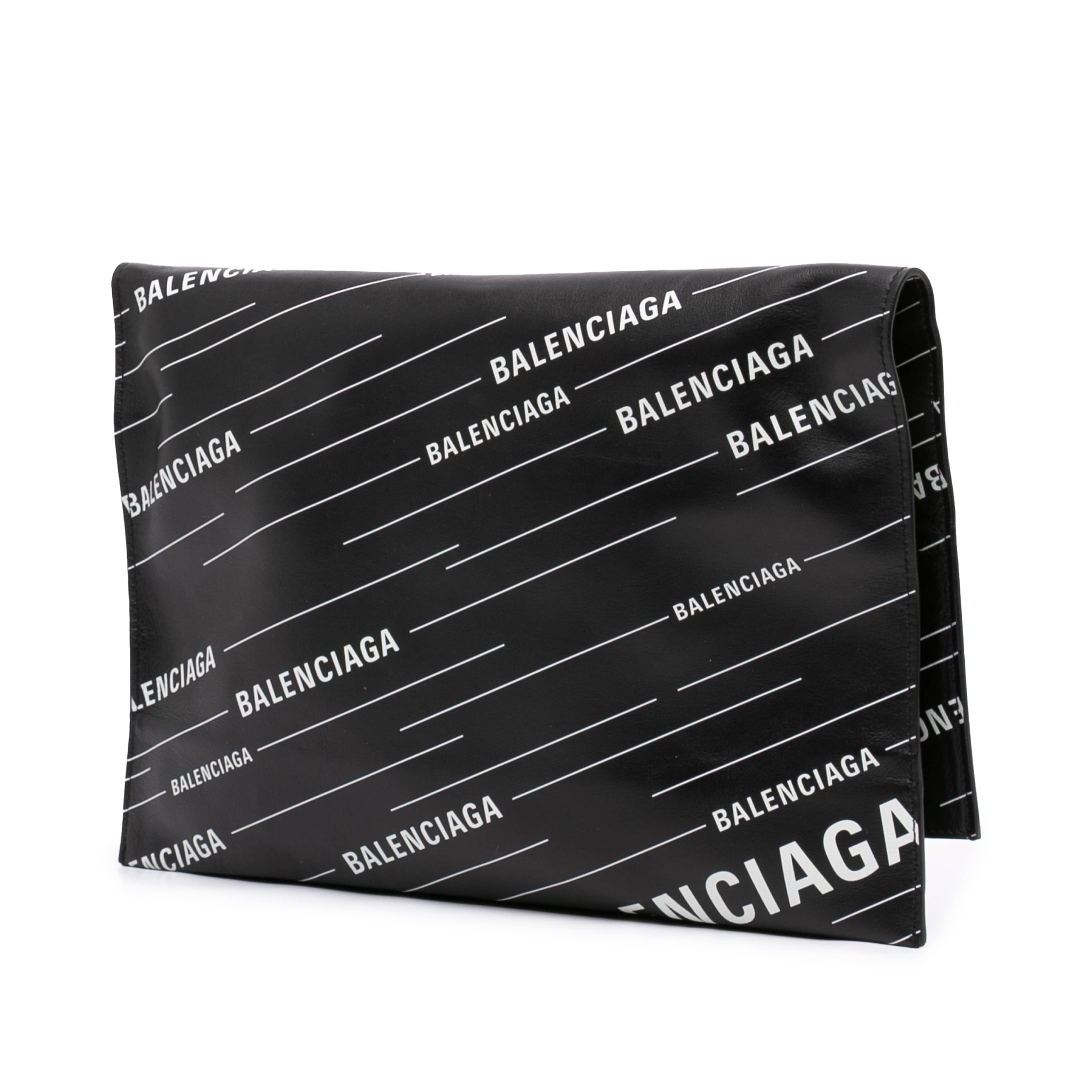 Balenciaga Calfskin Allover Logo Shopper Tote, från Luxclusif, i färgen svart. Klicka för att öppna bilden i stort format