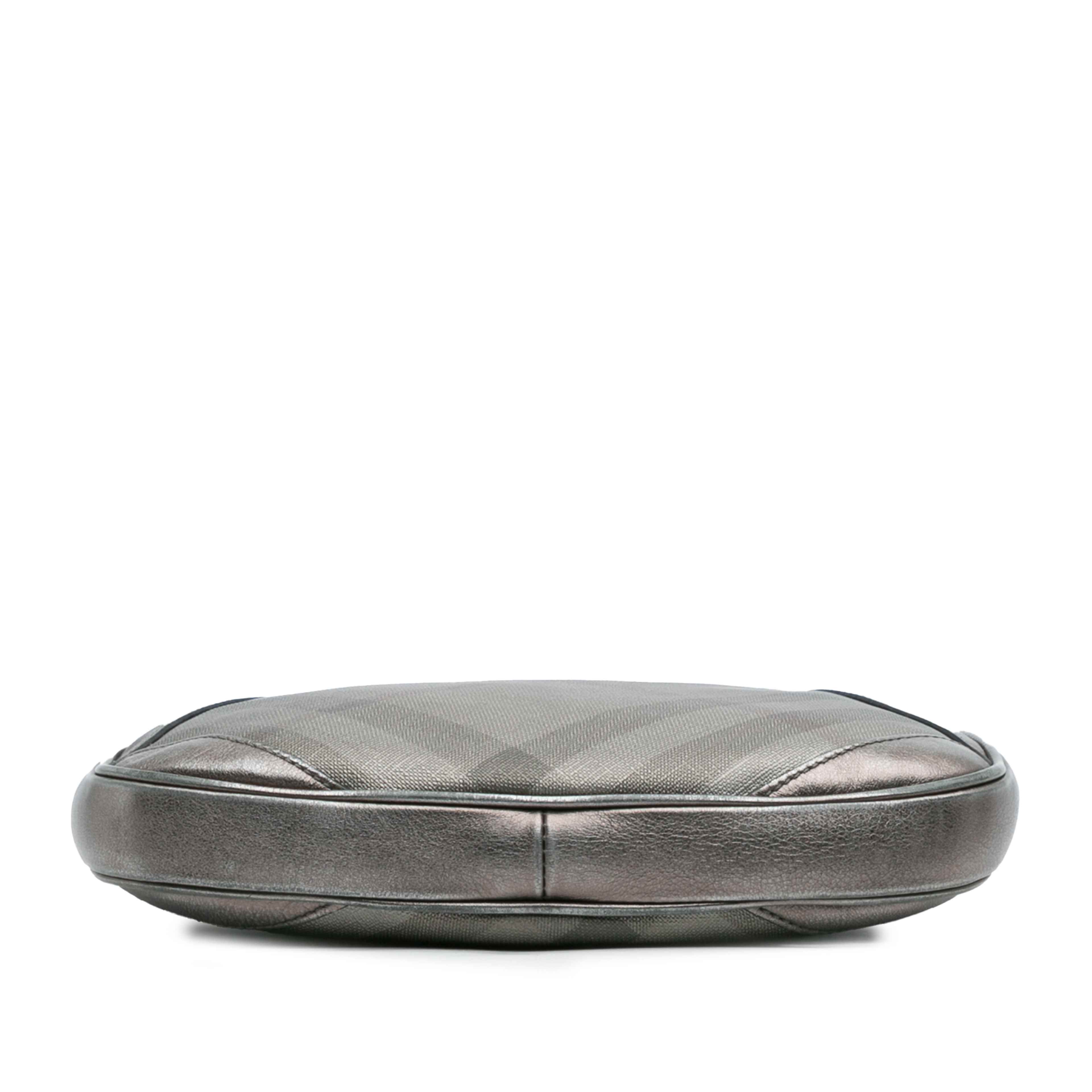 Burberry Shimmer Check Coated Canvas Crossbody, från Luxclusif, i färgen silver. Klicka för att öppna bilden i stort format