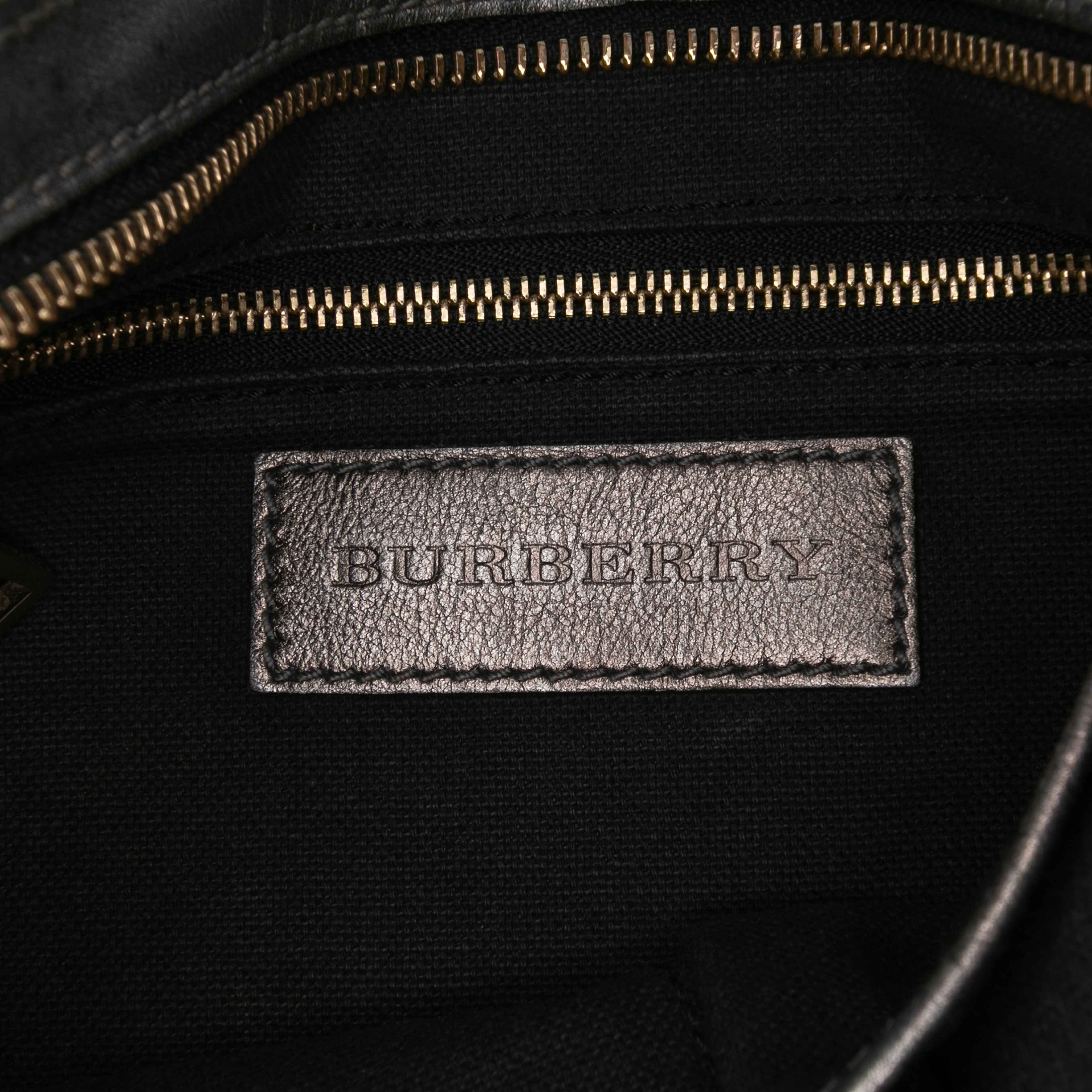 Burberry Shimmer Check Coated Canvas Crossbody, från Luxclusif, i färgen silver. Klicka för att öppna bilden i stort format