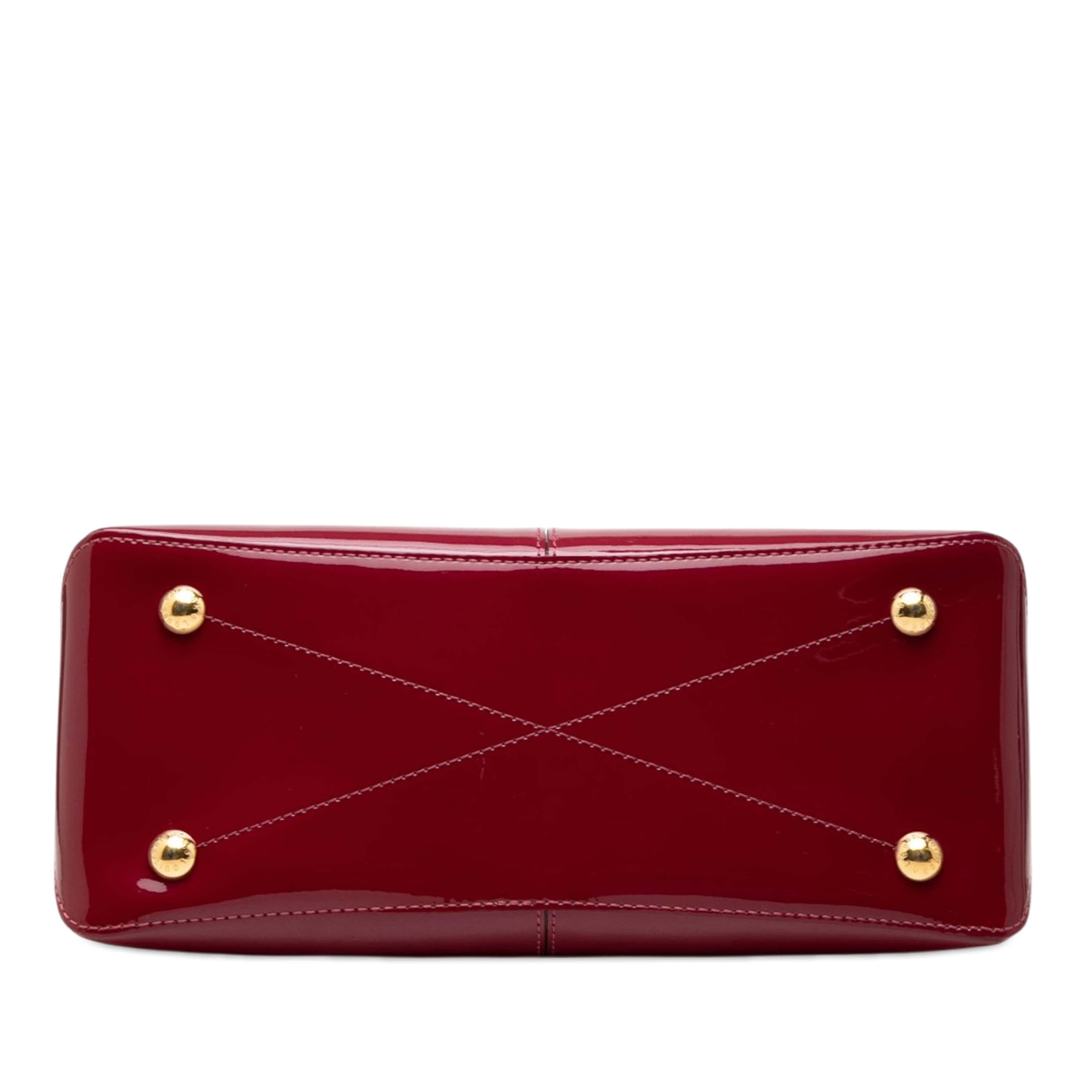 Louis Vuitton Vernis Miroir Tote, från Luxclusif, i färgen magenta. Klicka för att öppna bilden i stort format