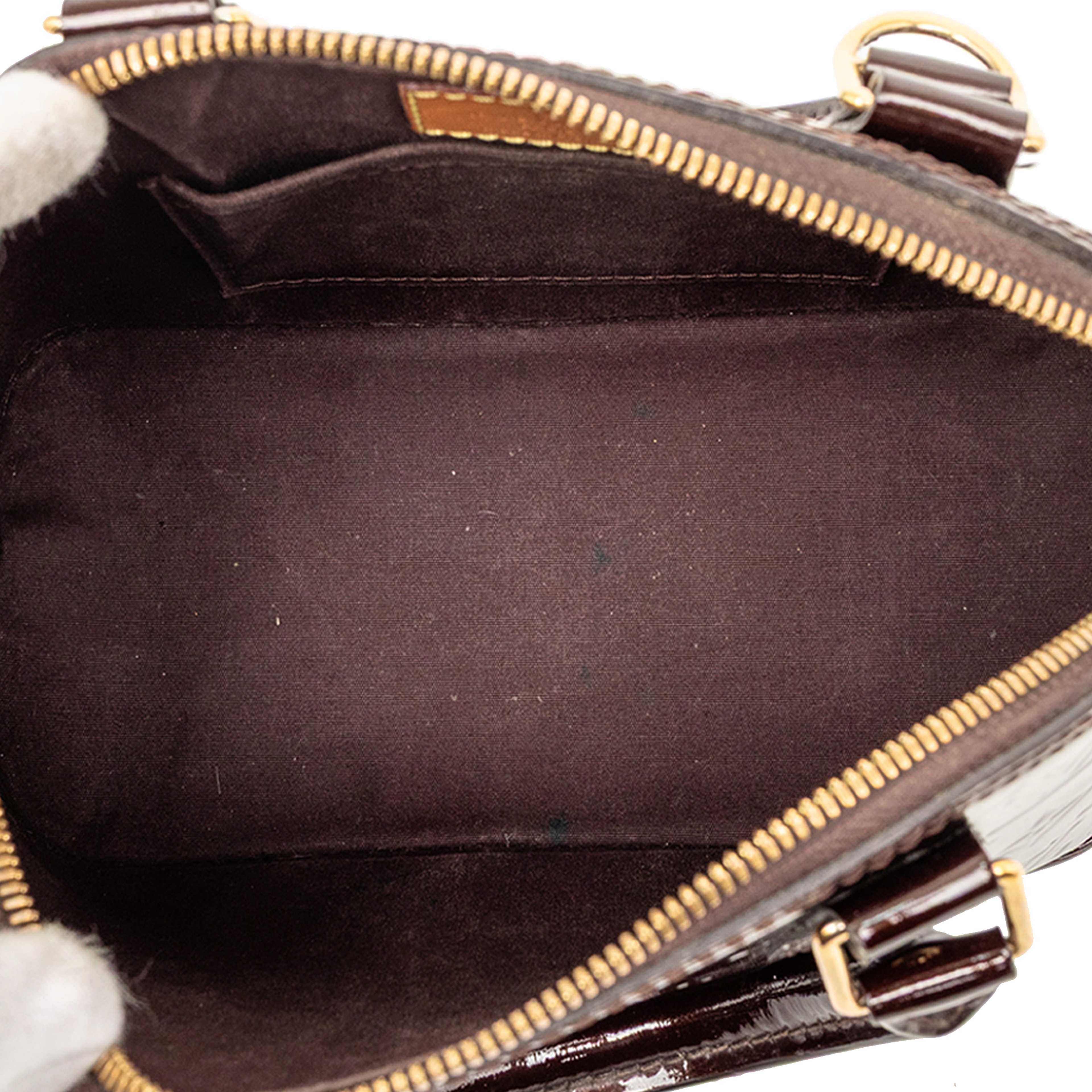 Louis Vuitton Monogram Vernis Alma Bb, från Luxclusif, i färgen purple. Klicka för att öppna bilden i stort format