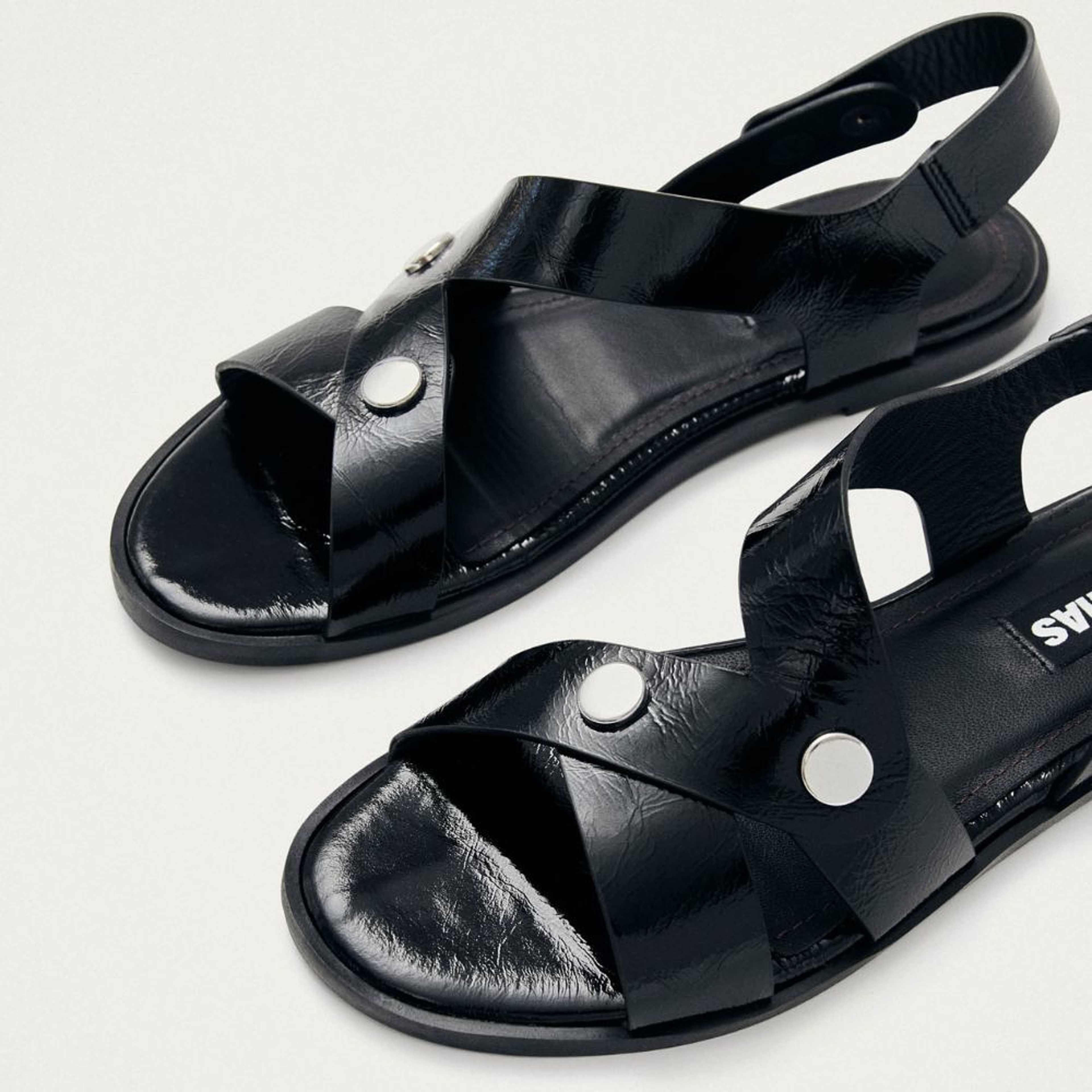 Mindy Onix Black Leather Sandals