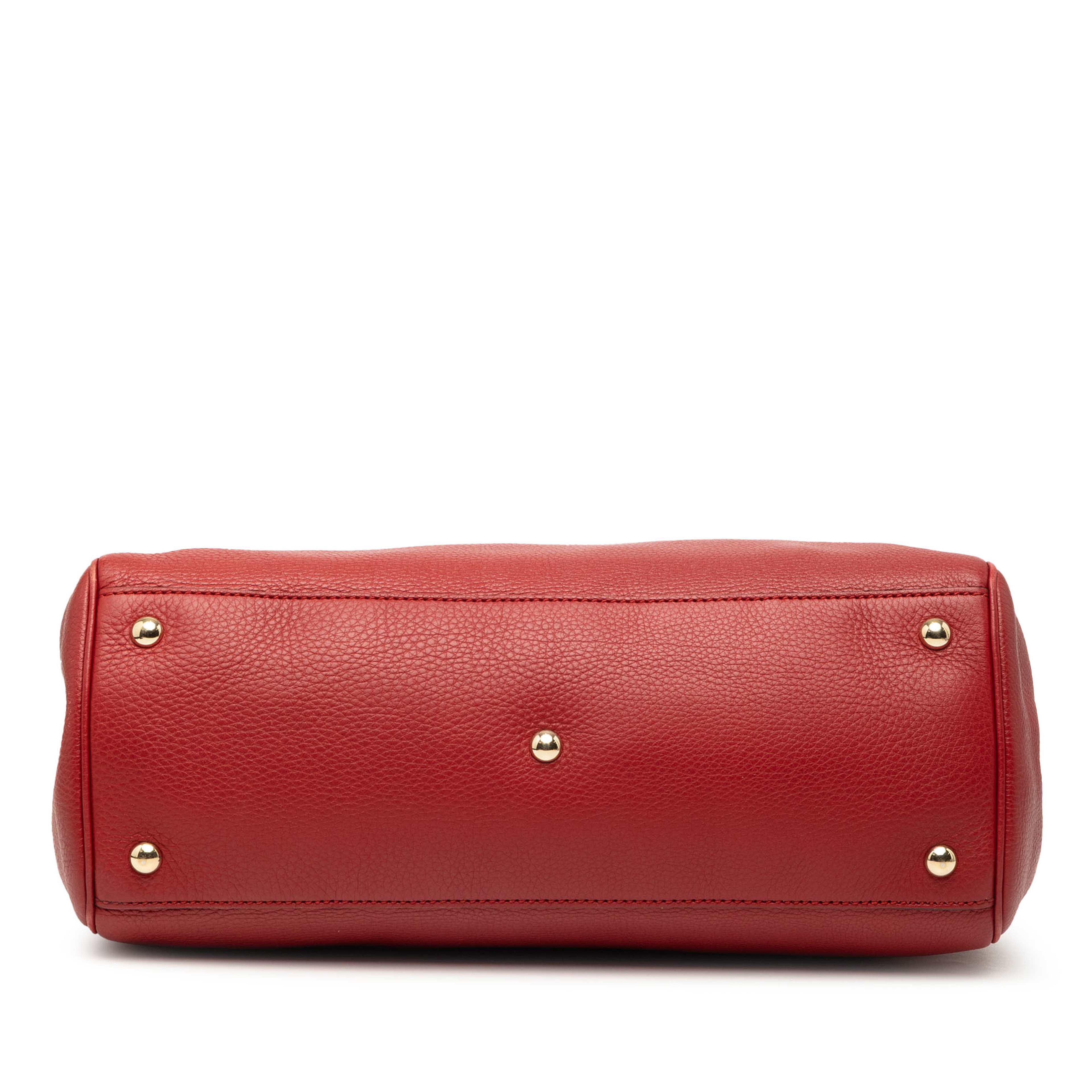 Gucci Medium Calfskin Bamboo Shopper Satchel, från Luxclusif, i färgen red. Klicka för att öppna bilden i stort format