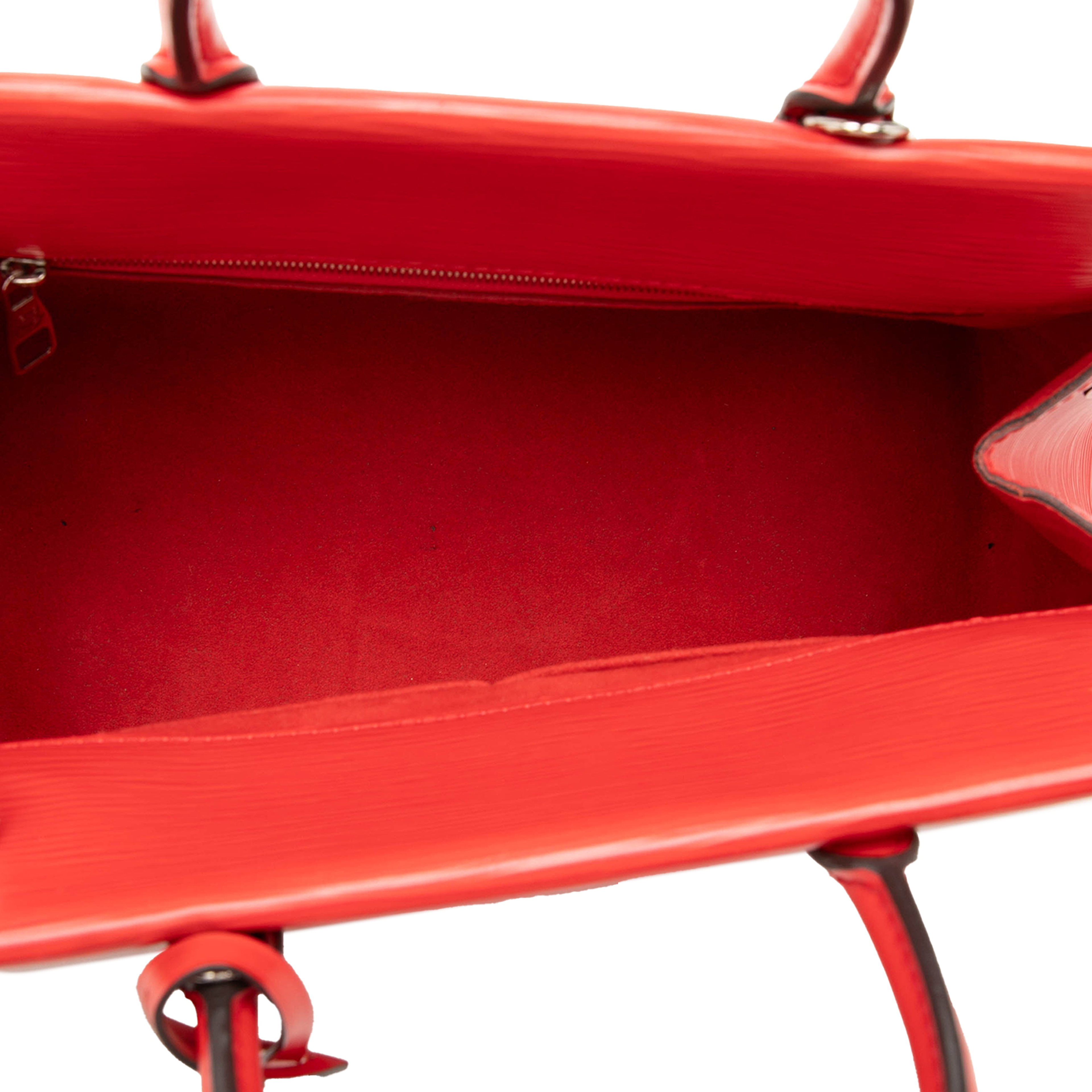 Louis Vuitton Epi Marly Mm, från Luxclusif, i färgen red. Klicka för att öppna bilden i stort format