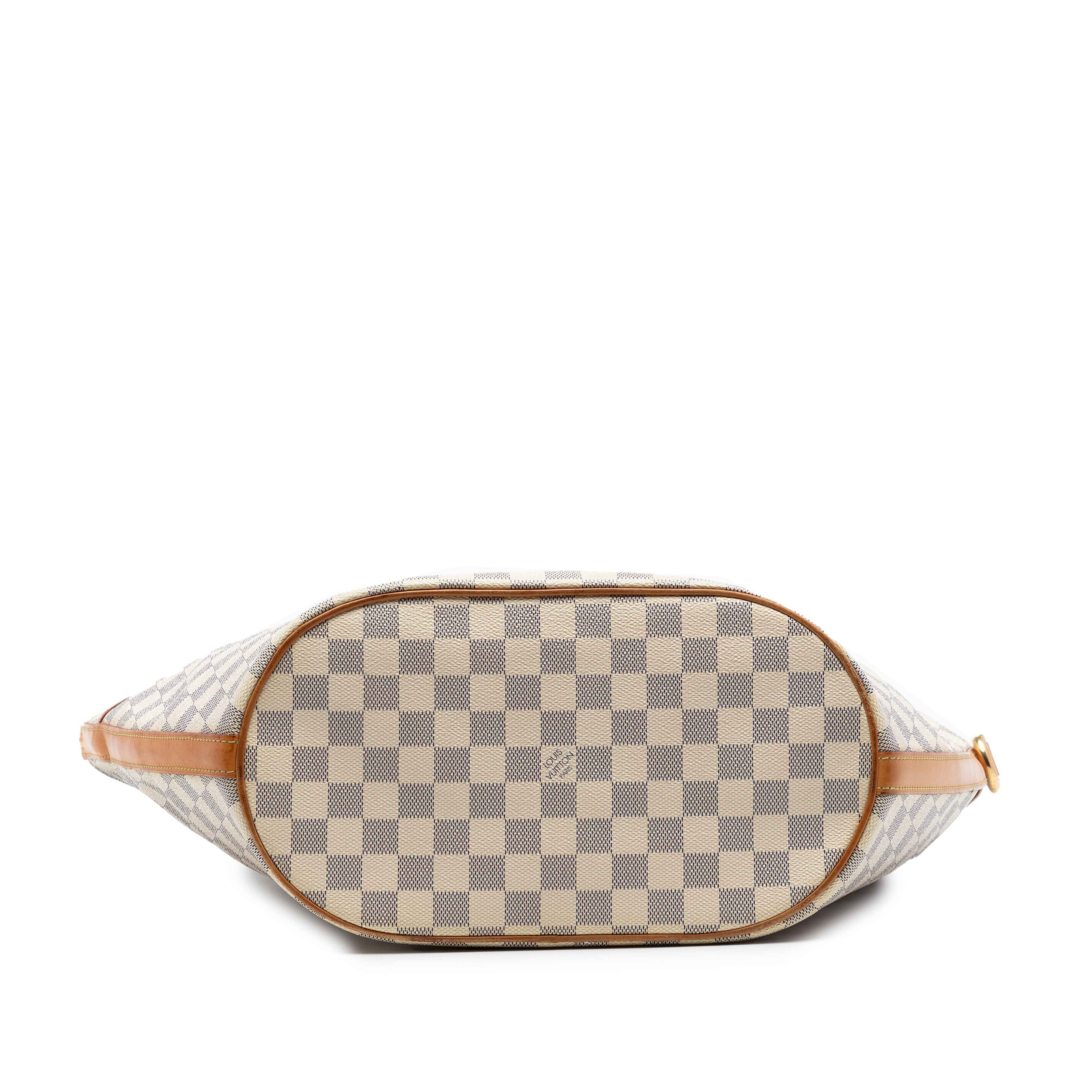 Louis Vuitton Damier Azur Pampelonne Pm, från Luxclusif, i färgen vit. Klicka för att öppna bilden i stort format