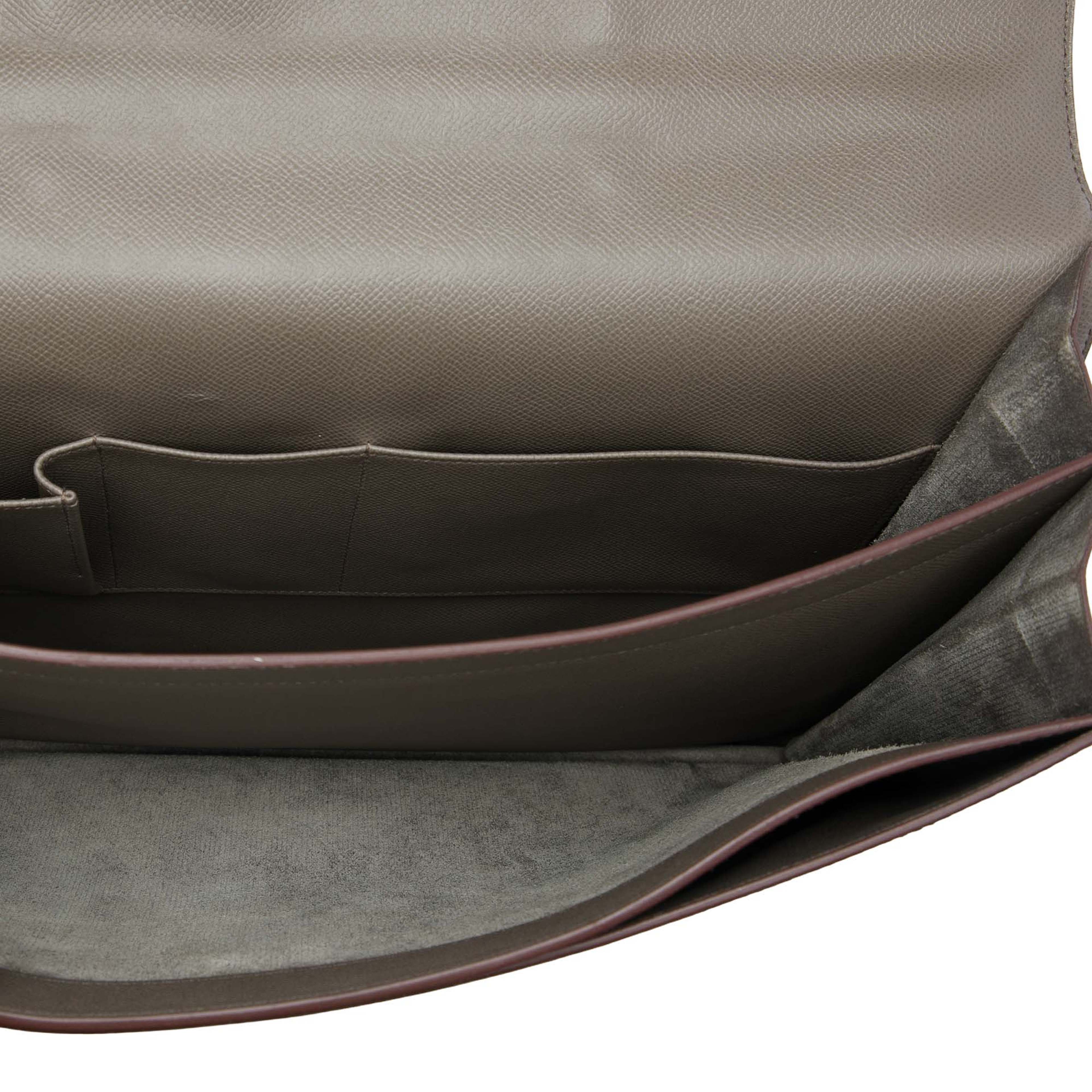 Hermès Epsom Sac A Depeches 38, från Luxclusif, i färgen brun. Klicka för att öppna bilden i stort format