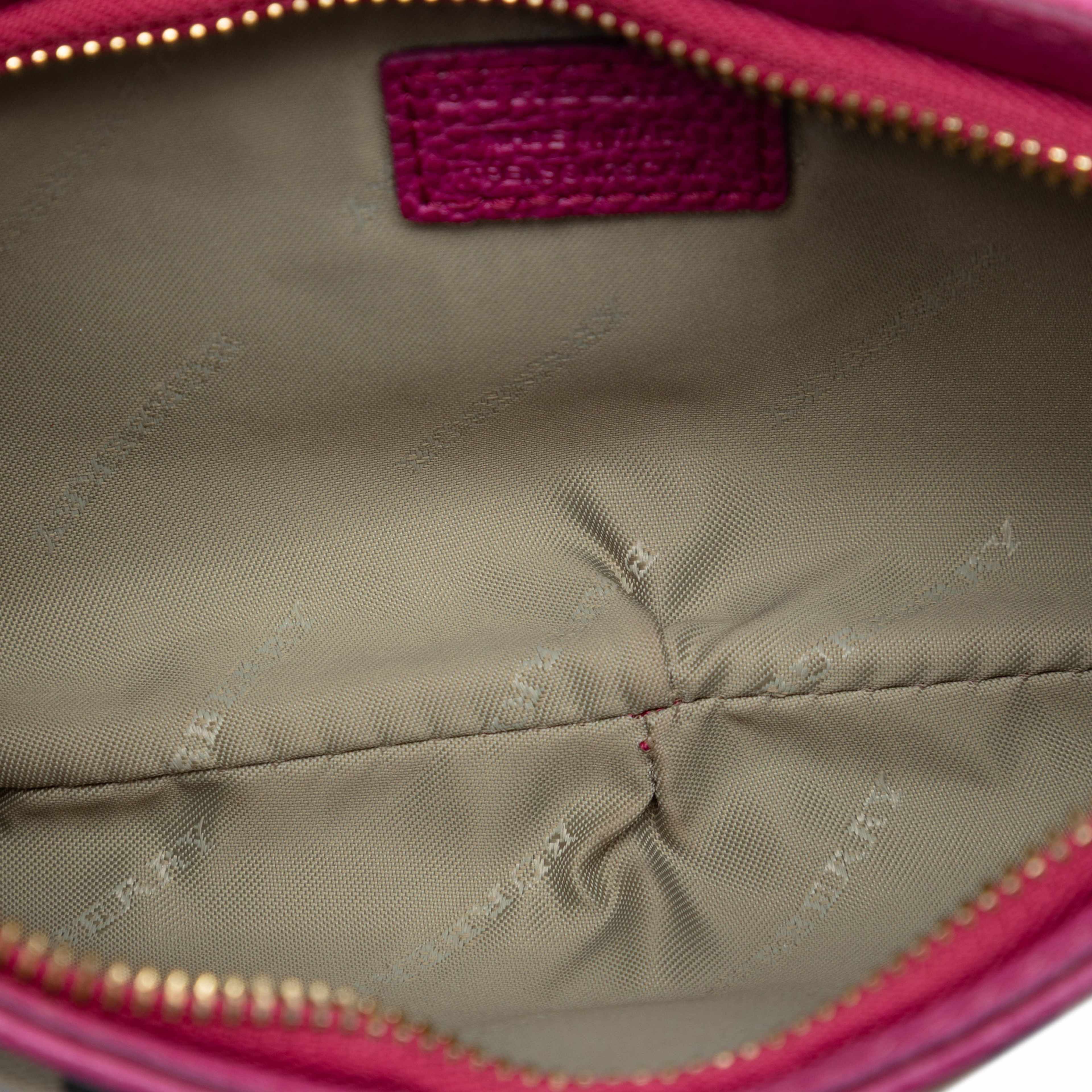 Burberry Haymarket Check Coated Canvas Clara Pochette, från Luxclusif, i färgen beige. Klicka för att öppna bilden i stort format