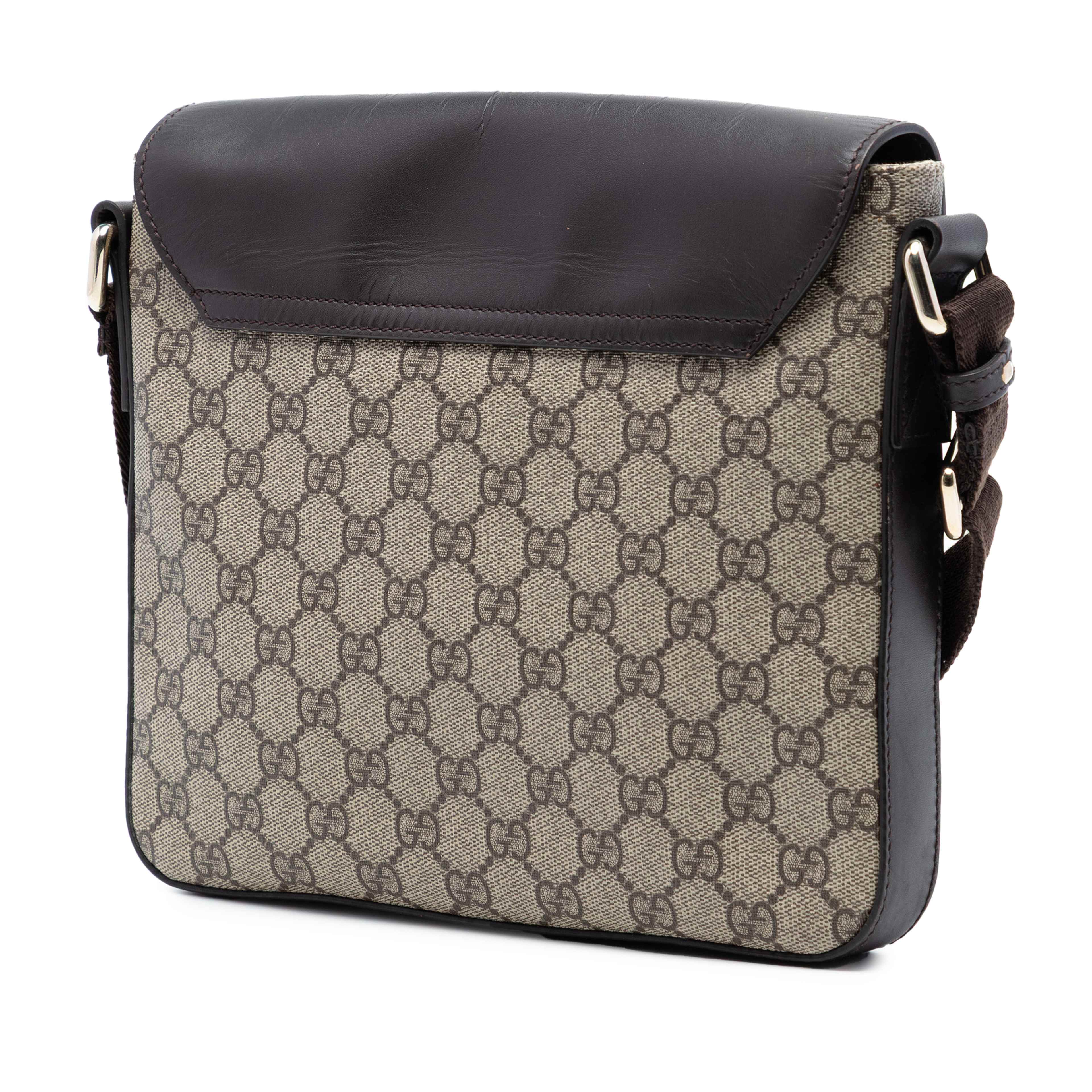 Gucci Gg Supreme Messenger Bag, från Luxclusif, i färgen beige. Klicka för att öppna bilden i stort format