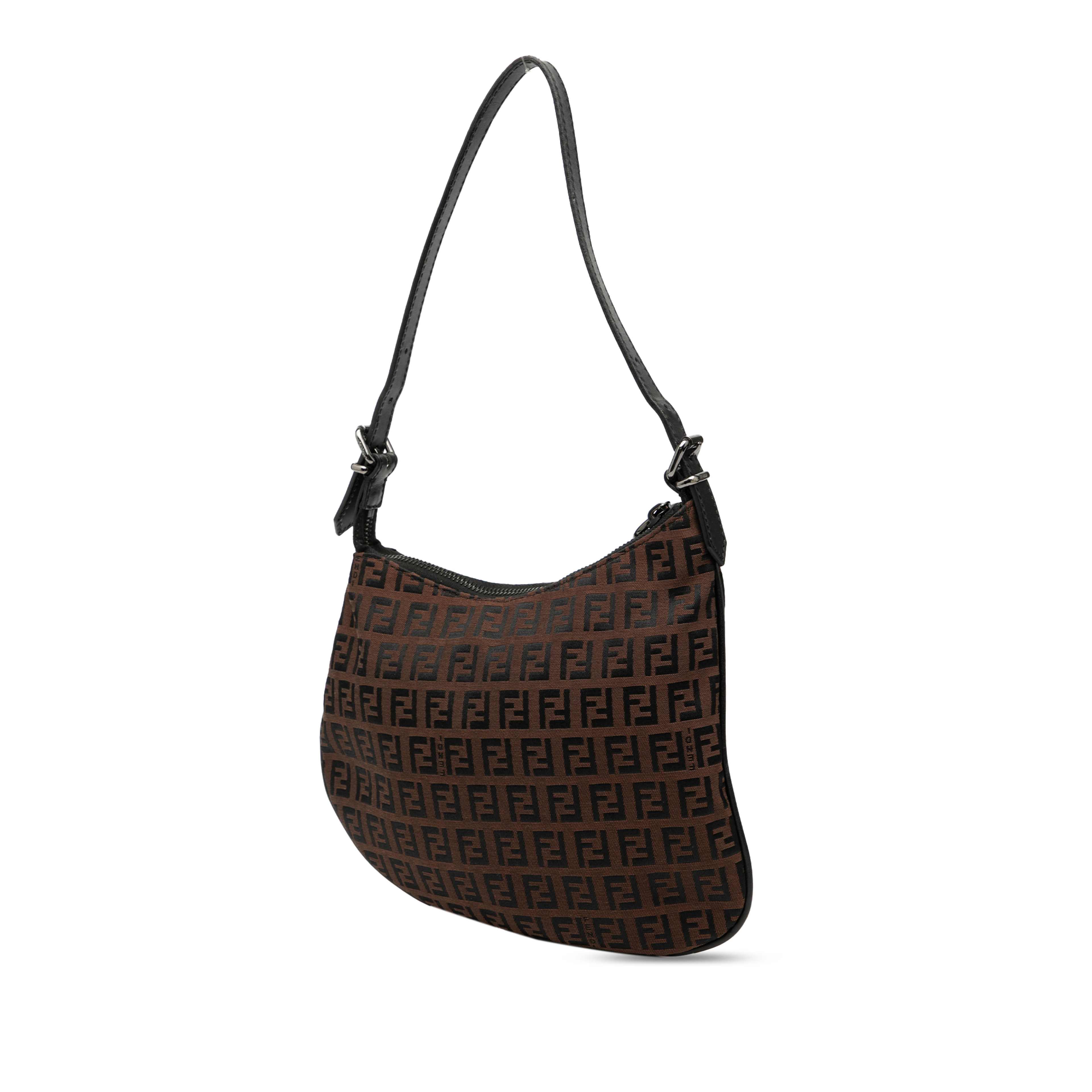 Fendi Zucchino Canvas Oyster Shoulder Bag, från Luxclusif, i färgen dark brown. Klicka för att öppna bilden i stort format