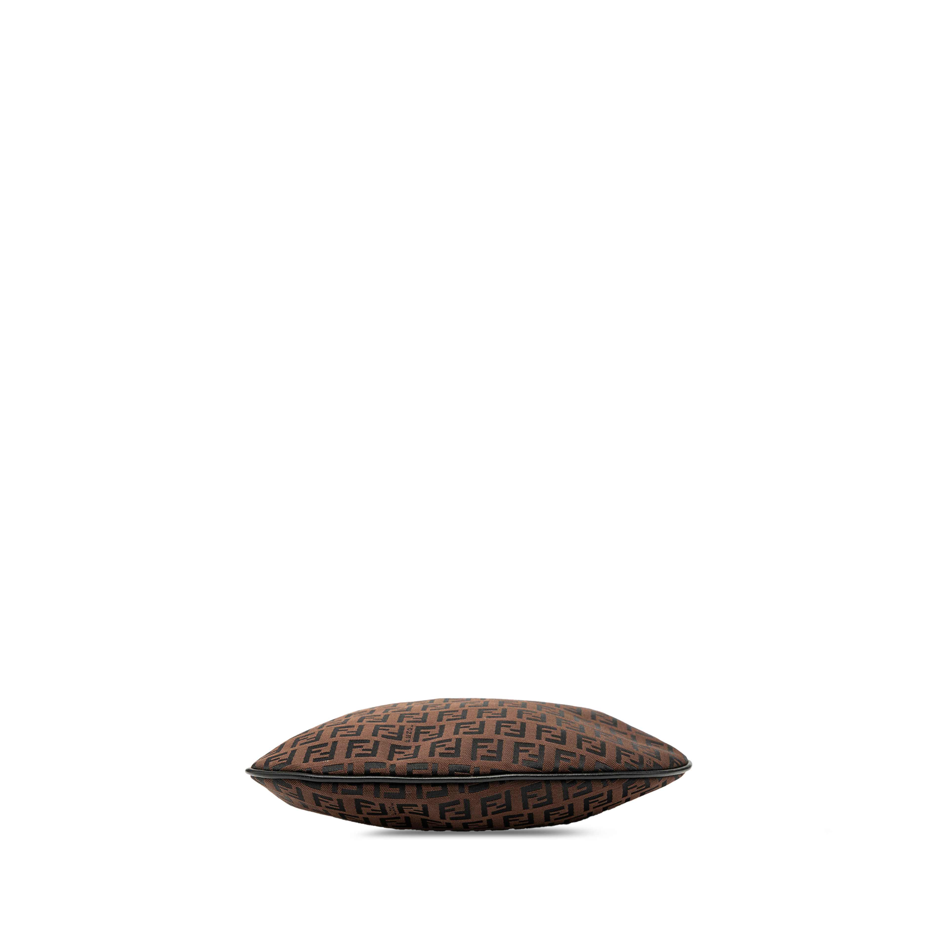 Fendi Zucchino Canvas Oyster Shoulder Bag, från Luxclusif, i färgen dark brown. Klicka för att öppna bilden i stort format