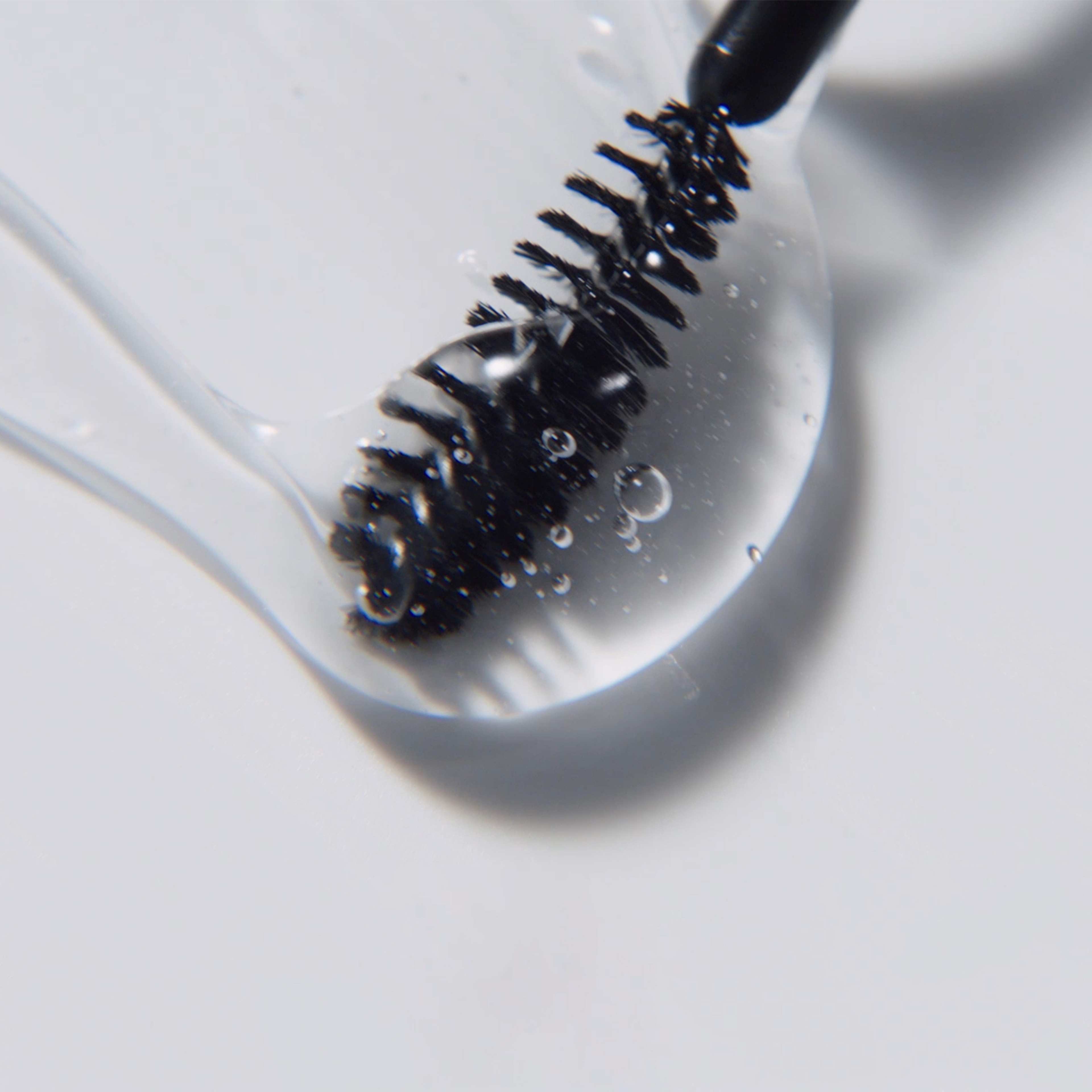 Mini Clear Brow Gel, från Anastasia Beverly Hills, i färgen Clear. Klicka för att öppna bilden i stort format