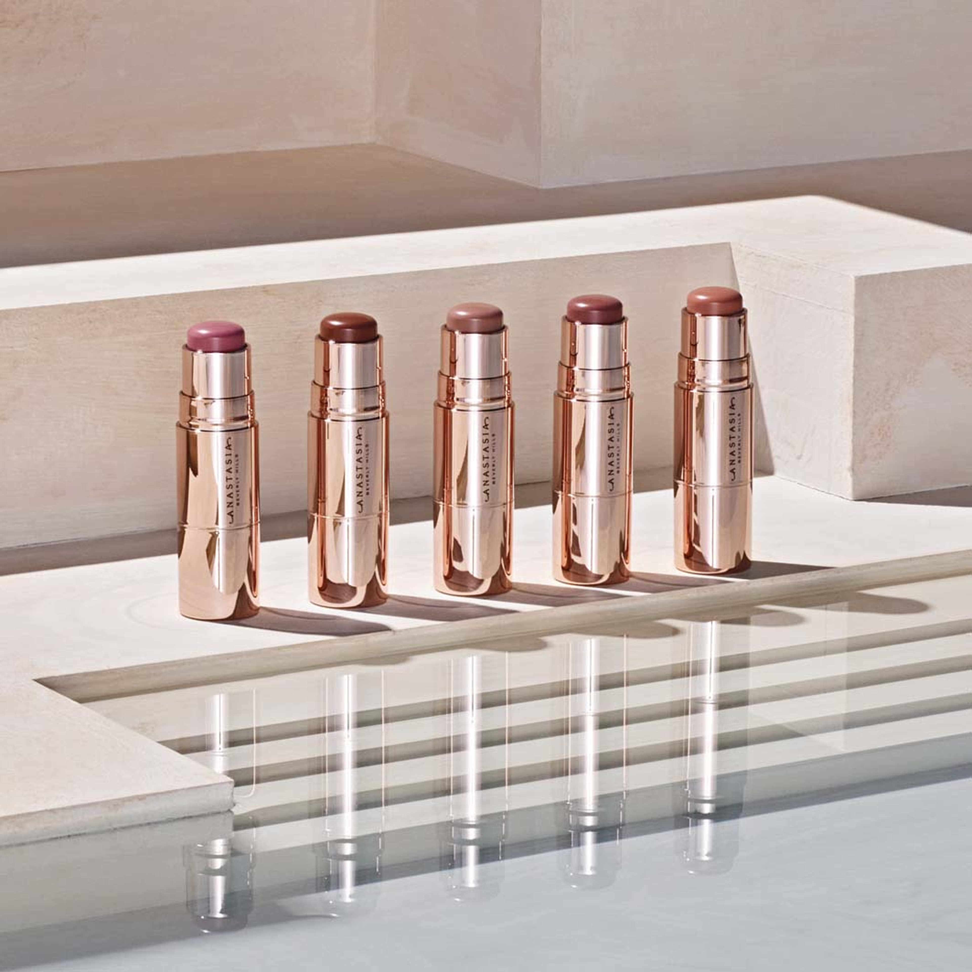 Stick Blush, från Anastasia Beverly Hills, i färgen Peachy Keen. Klicka för att öppna bilden i stort format