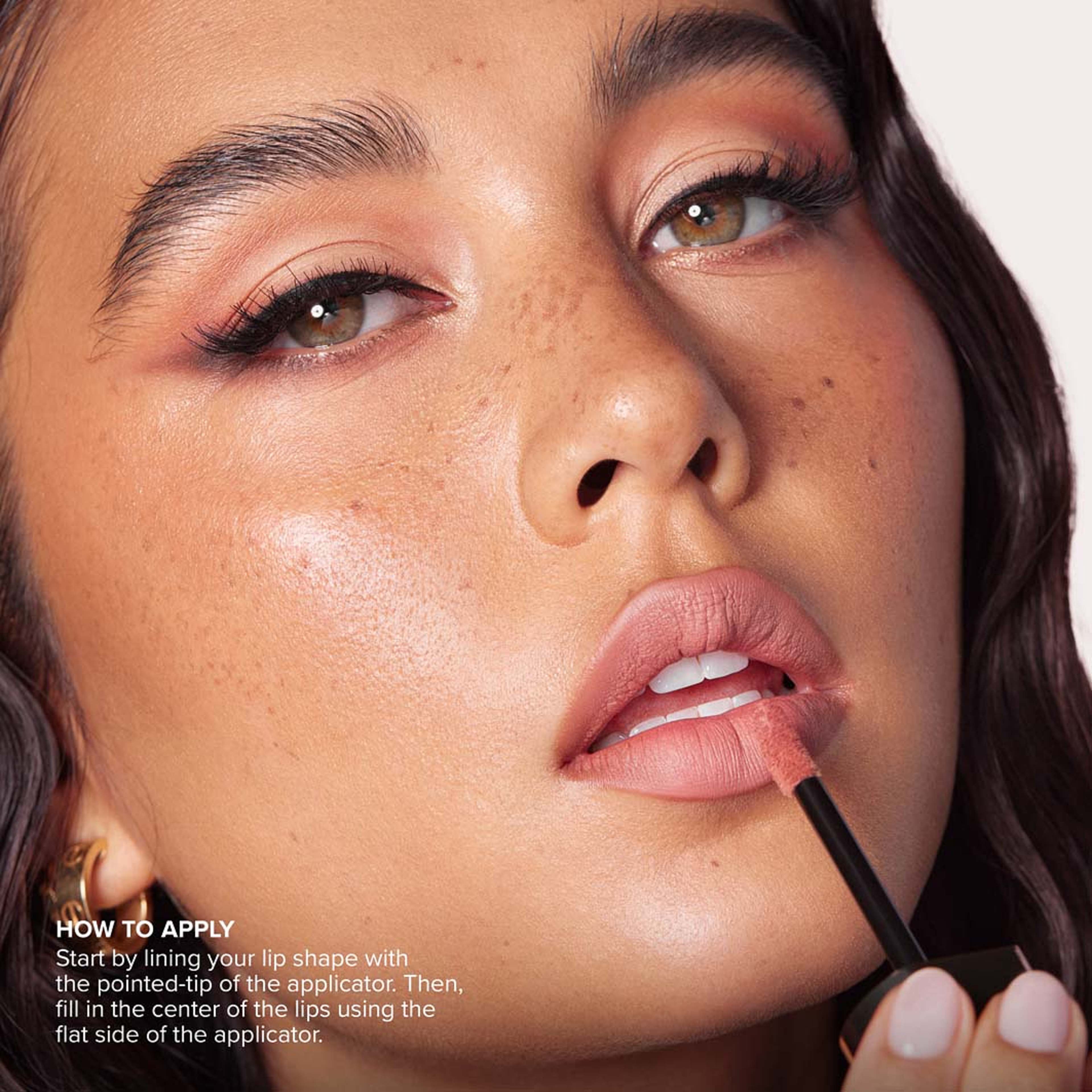 Lip Velvet, från Anastasia Beverly Hills, i färgen Pale Mauve. Klicka för att öppna bilden i stort format