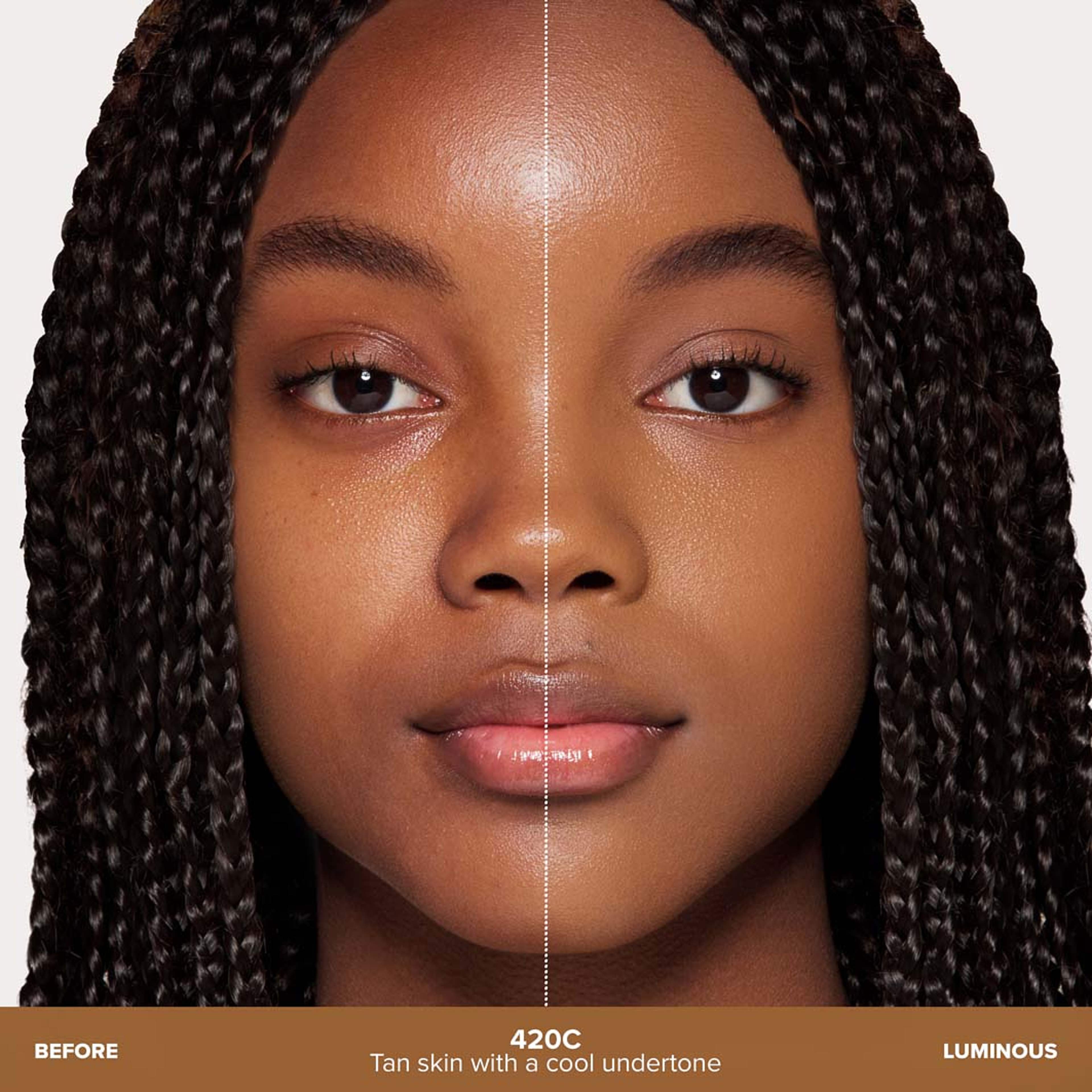 Luminous Foundation, från Anastasia Beverly Hills, i färgen 440C. Klicka för att öppna bilden i stort format