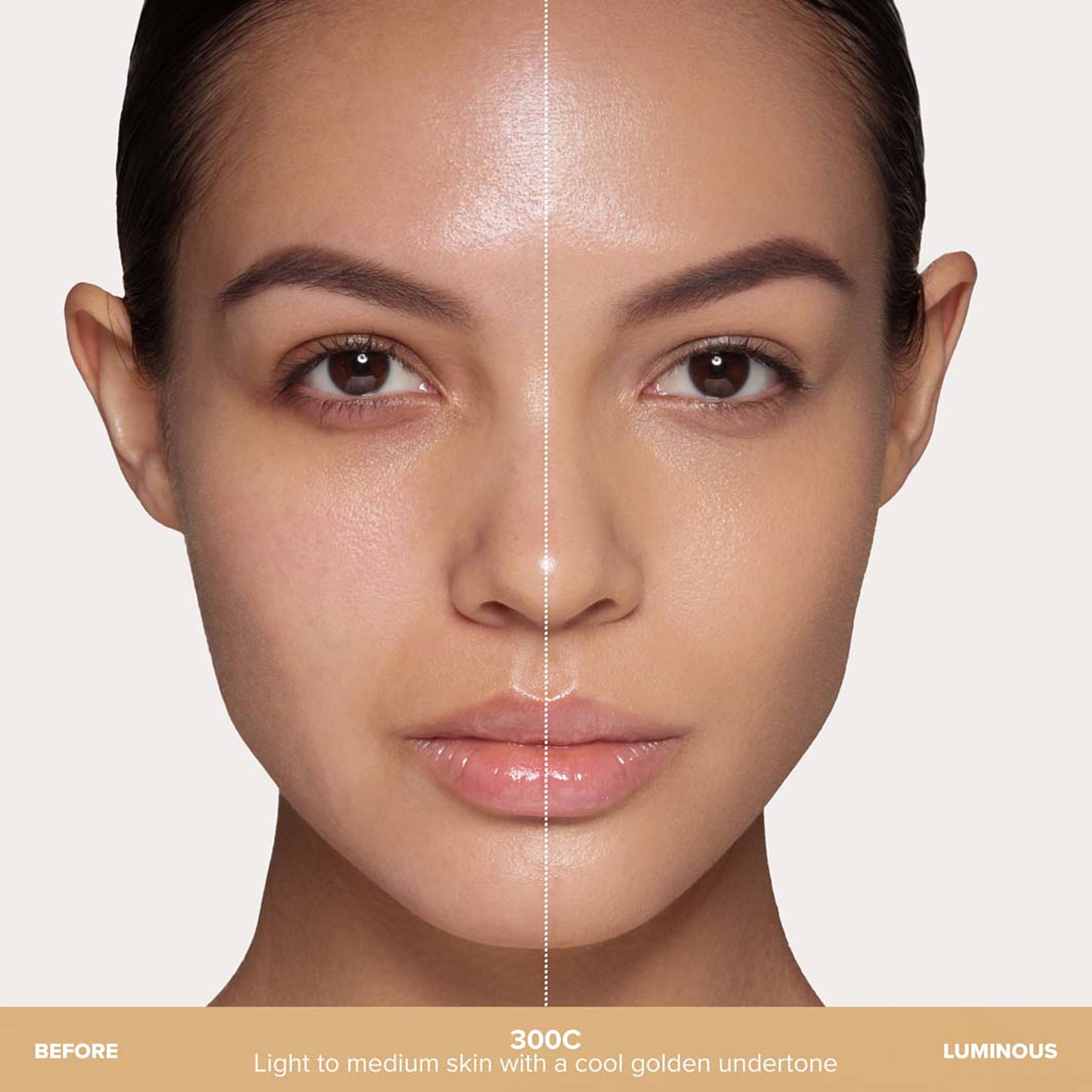 Luminous Foundation, från Anastasia Beverly Hills, i färgen 250C. Klicka för att öppna bilden i stort format